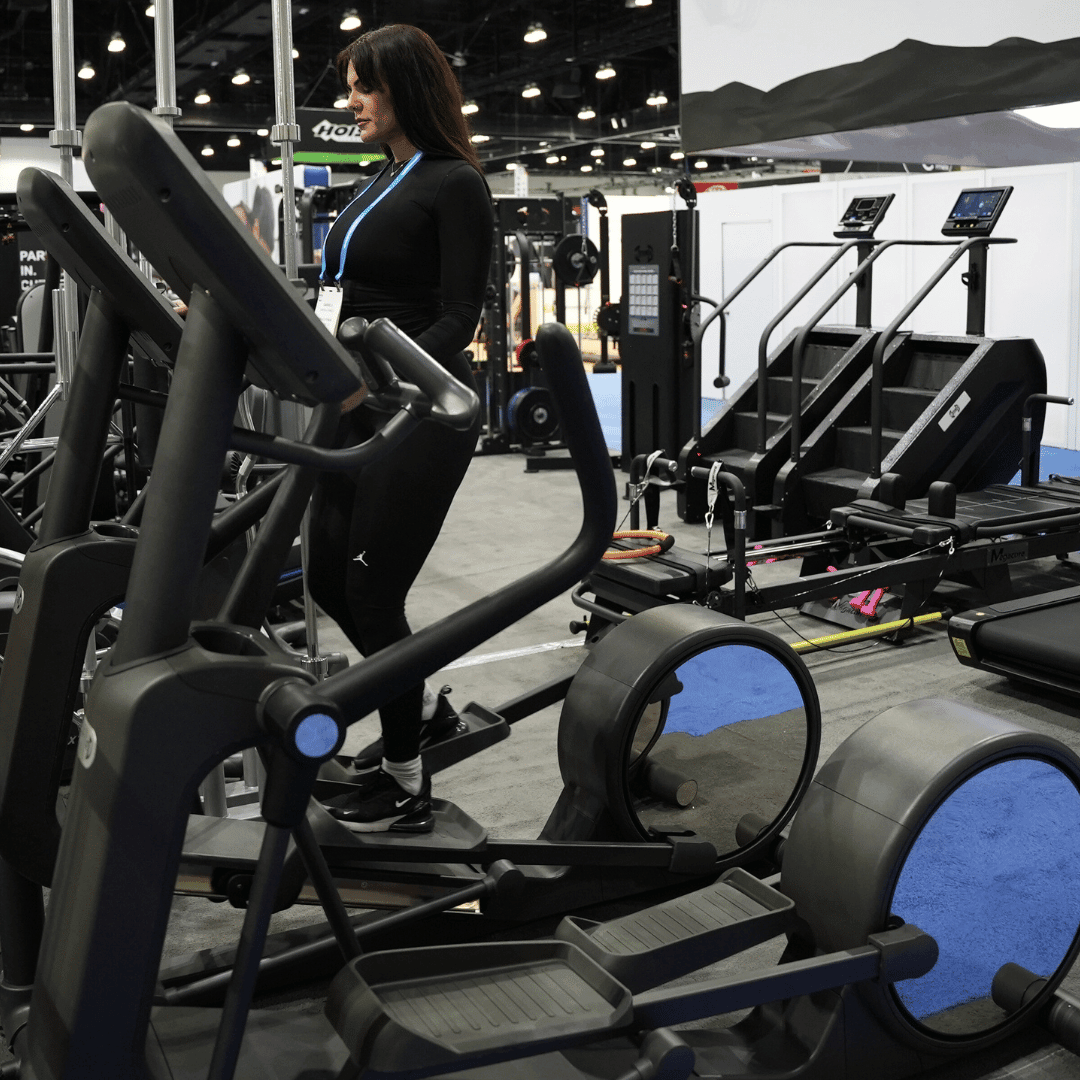 Commercial Elliptical Trainer - LED Screen - Muscle D Fitness - Cardio Machine - Standalone