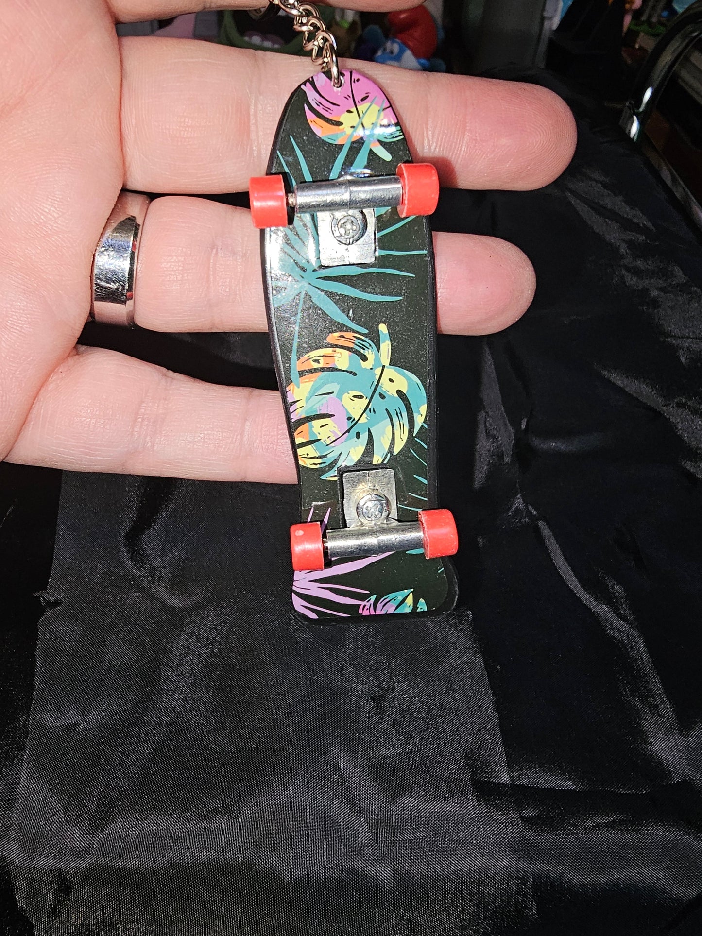 Skateboard keychain (1)