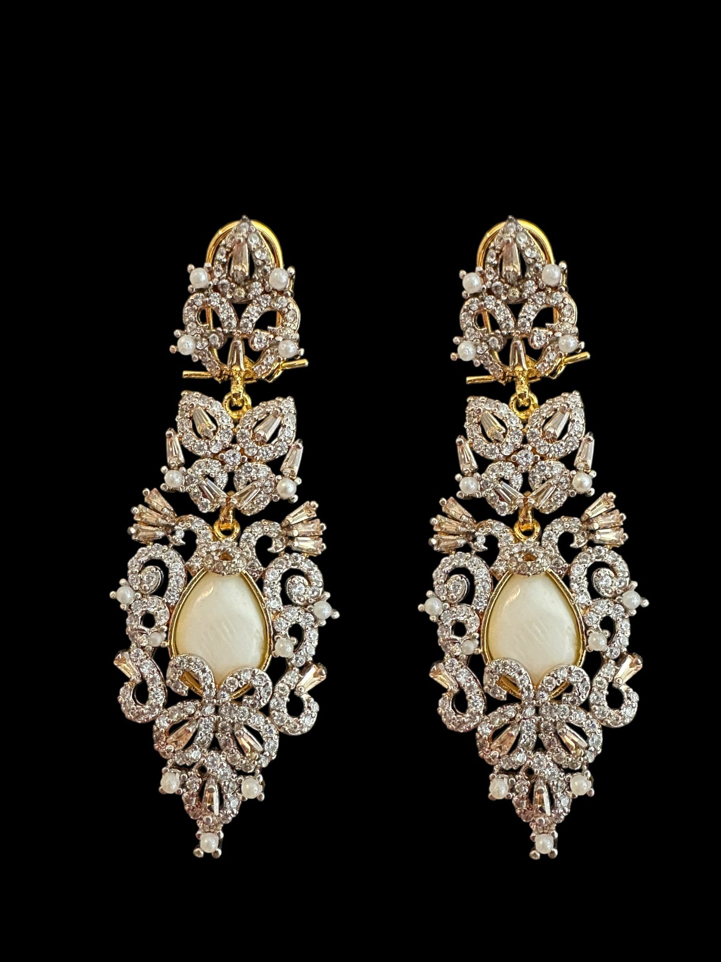 DNS158 Cz necklace with earrings in mother of pearl , gold plated ( READY TO SHIP )