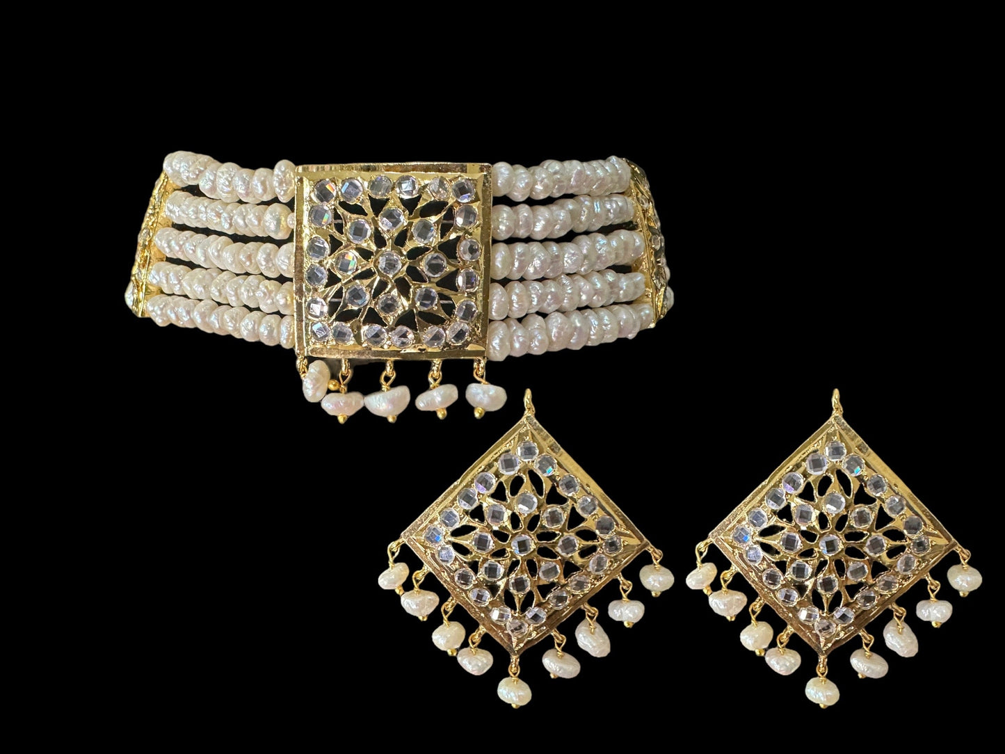 C0 Ariha Pearl choker in fresh water pearls ( READY TO SHIP )