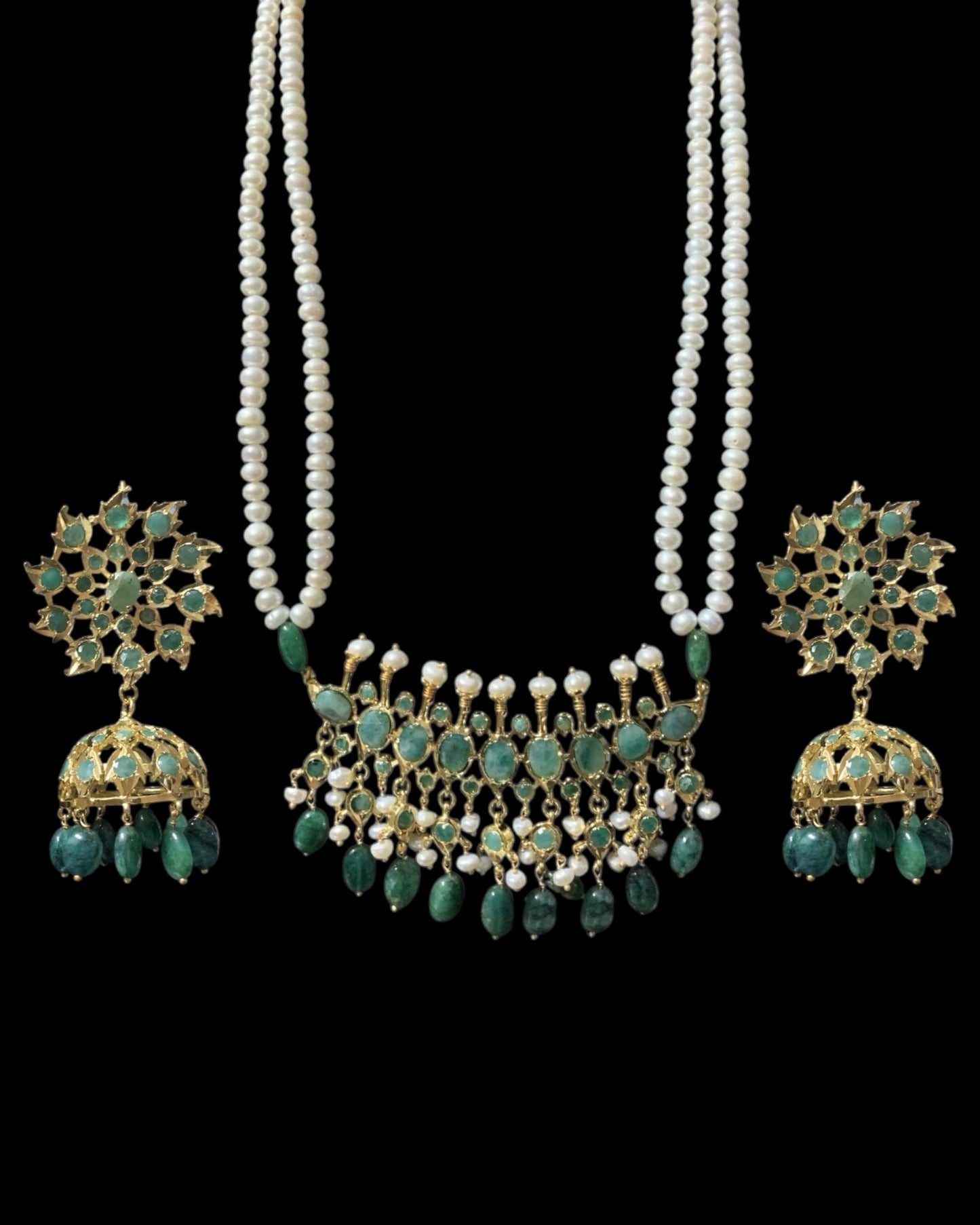 Tirmani Necklace Set with Large Jhumka Earrings – 22K Gold-Plated Jewelry with Freshwater Pearls and Emerald Beads
( SHIPS IN 4 WEEKS )