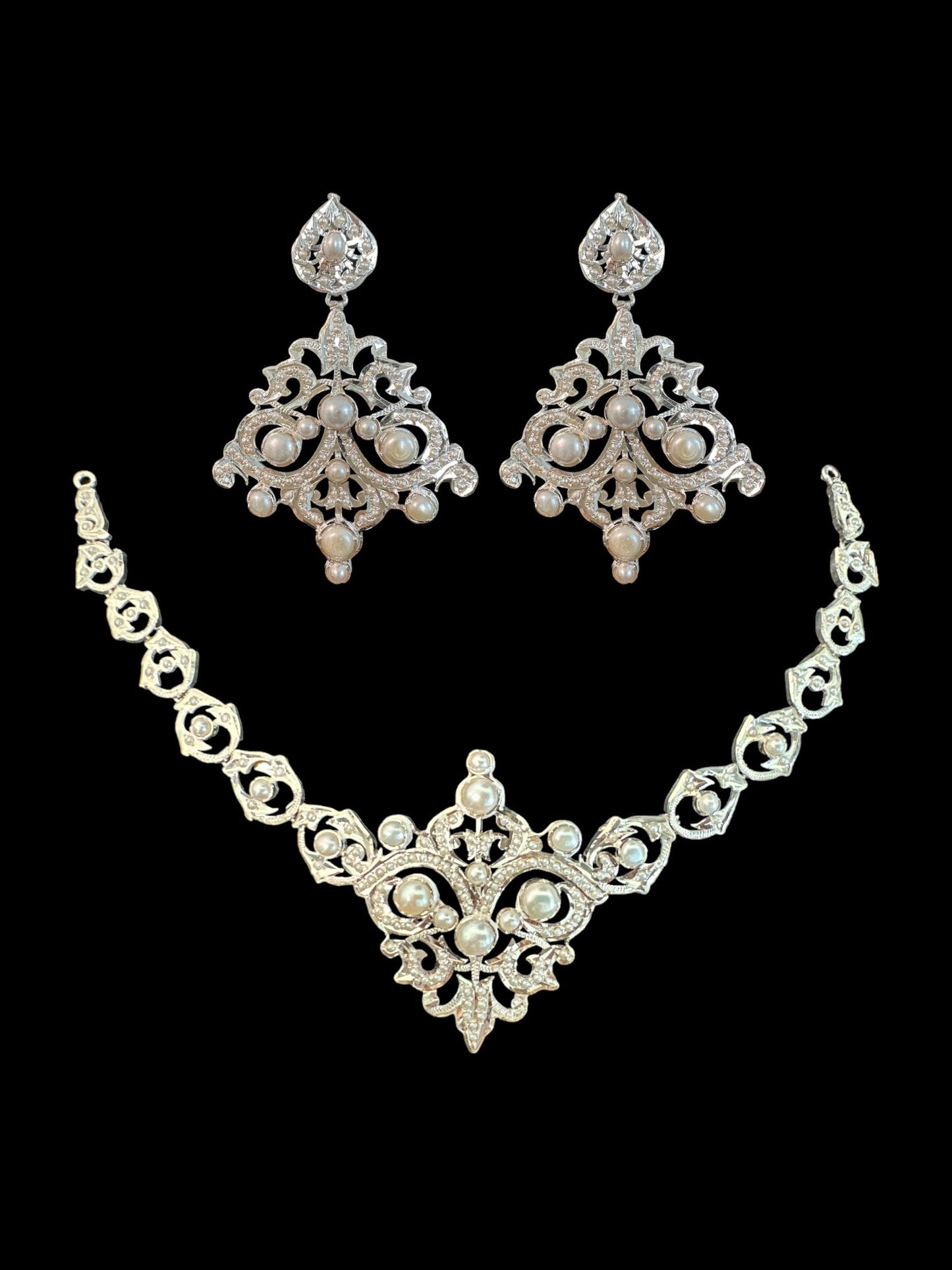 92.5 silver necklace set with fresh water pearls ( READY TO SHIP )