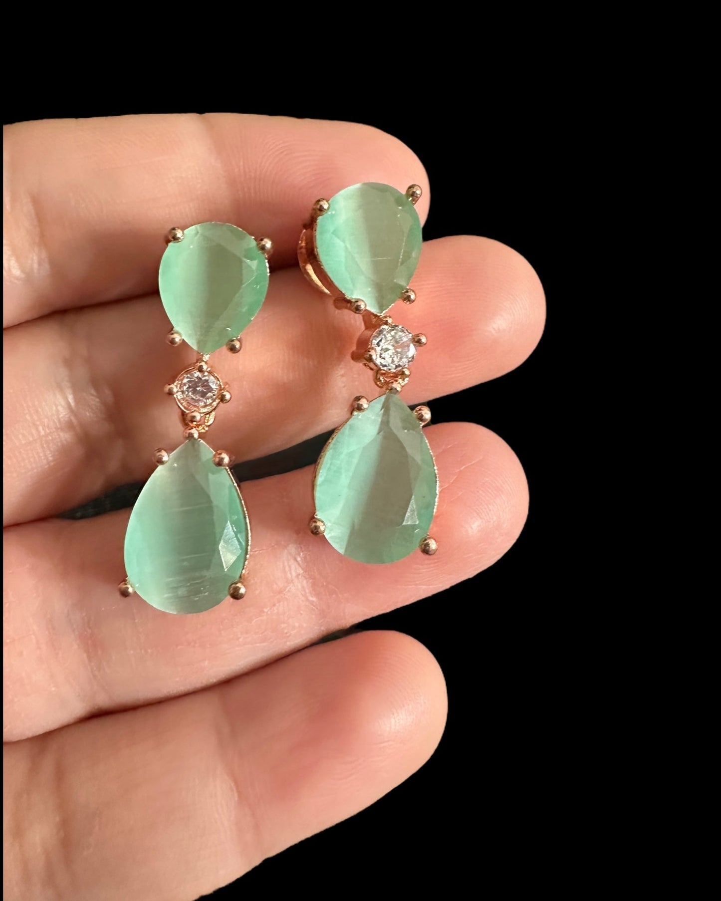 DER789 Cz tear drop earrings ( READY TO SHIP )