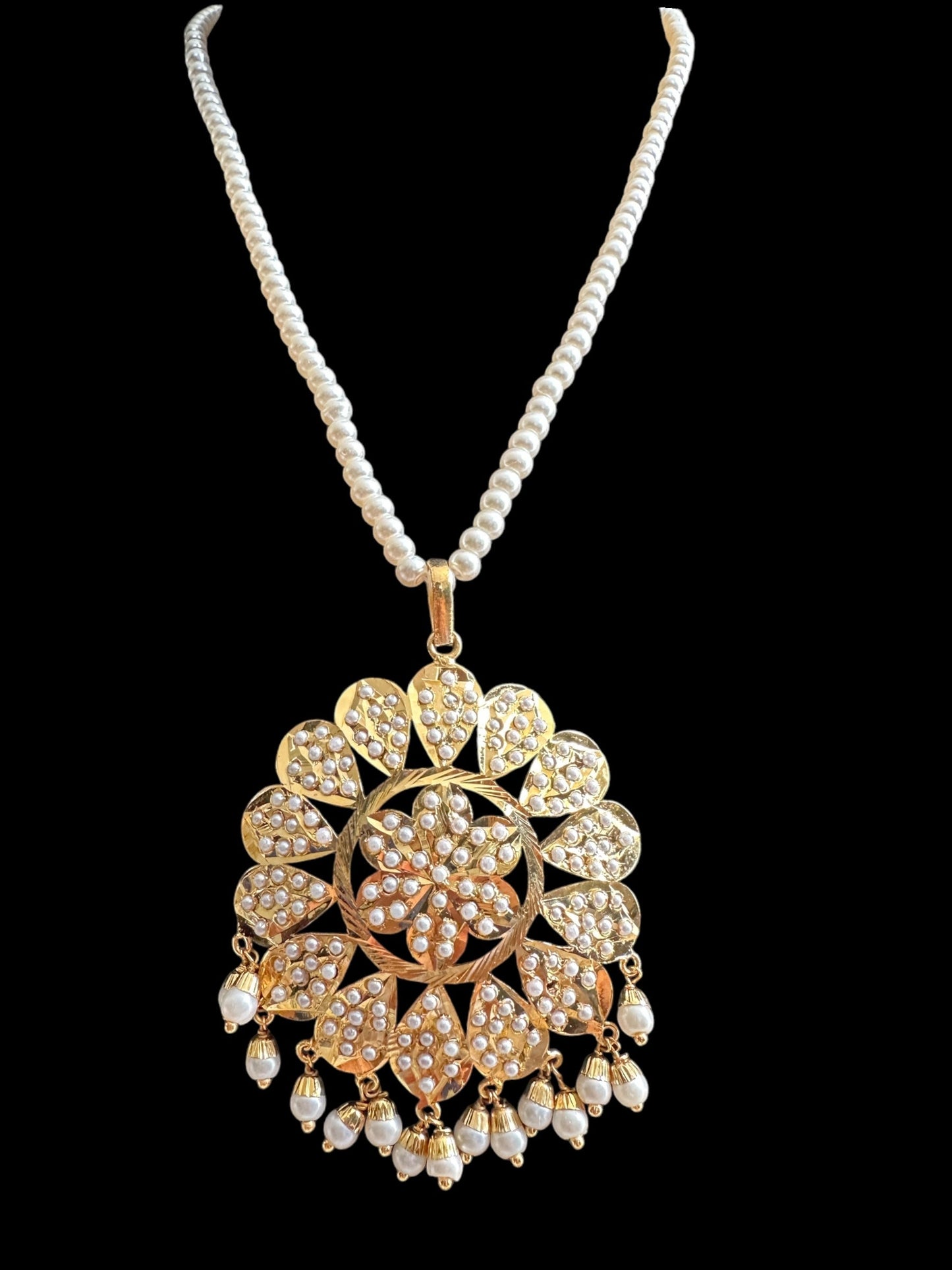 PS376 Kavya pendant set in pearls ( READY TO SHIP)