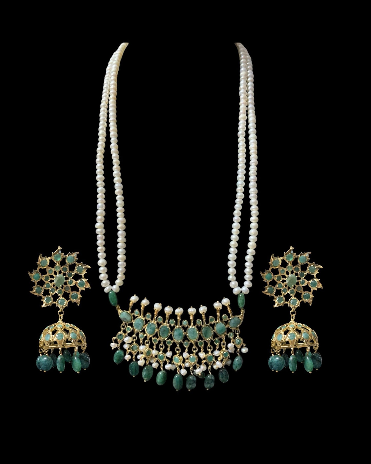 Tirmani Necklace Set with Large Jhumka Earrings – 22K Gold-Plated Jewelry with Freshwater Pearls and Emerald Beads
( SHIPS IN 4 WEEKS )