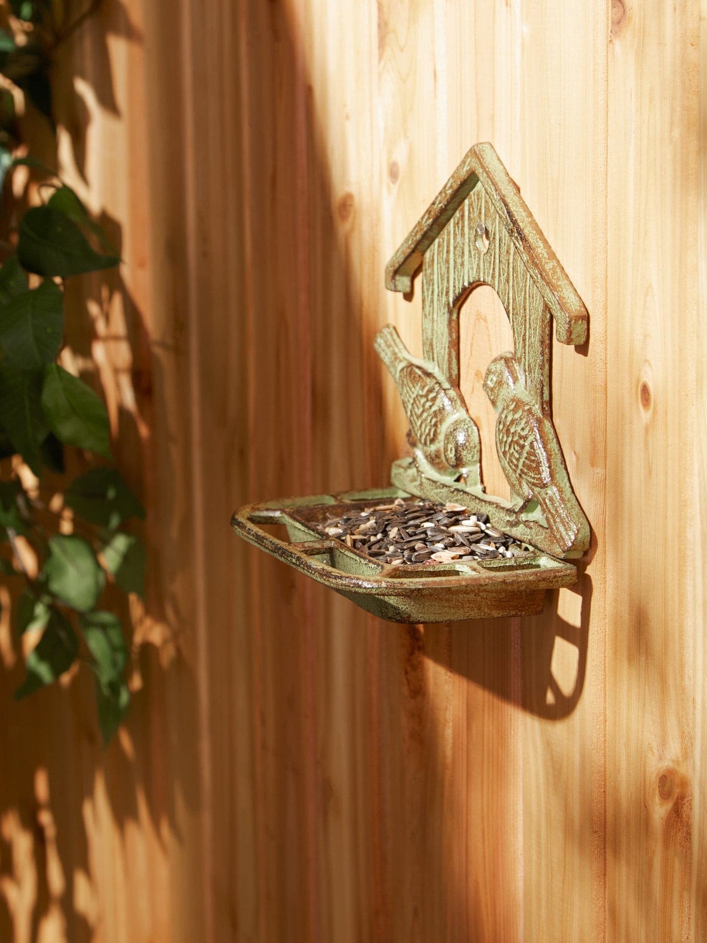 WALL MOUNTED CAST IRON BIRD FEEDER