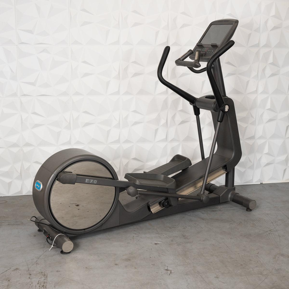 Commercial Elliptical Trainer - Touch Screen - Muscle D Fitness - Cardio - Cross Trainer
