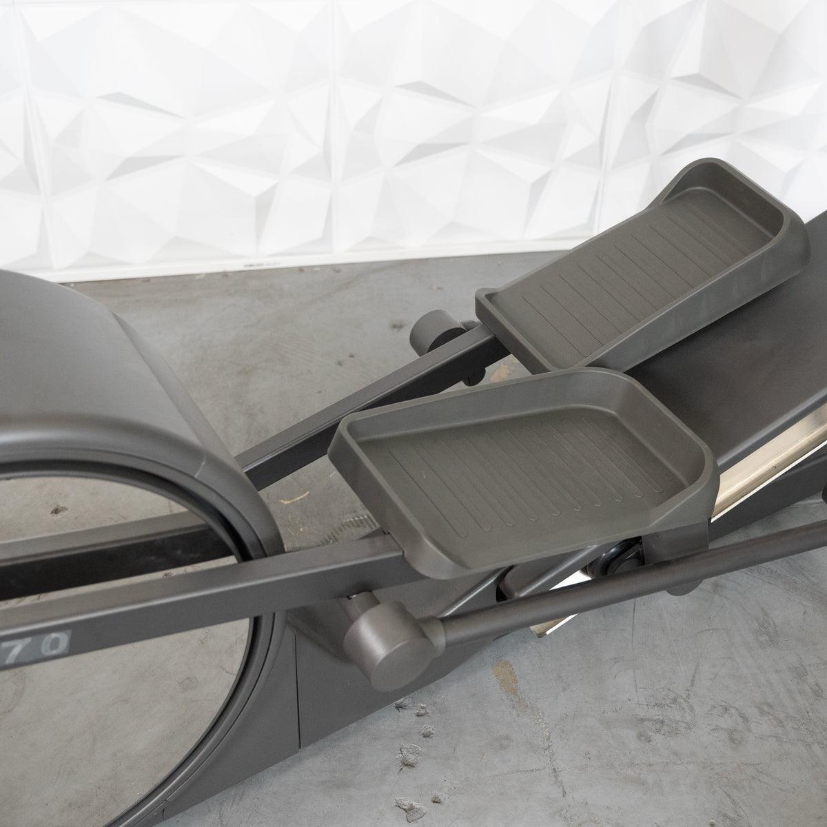 Commercial Elliptical Trainer - LED Screen - Muscle D Fitness - Cardio Machine - Standalone