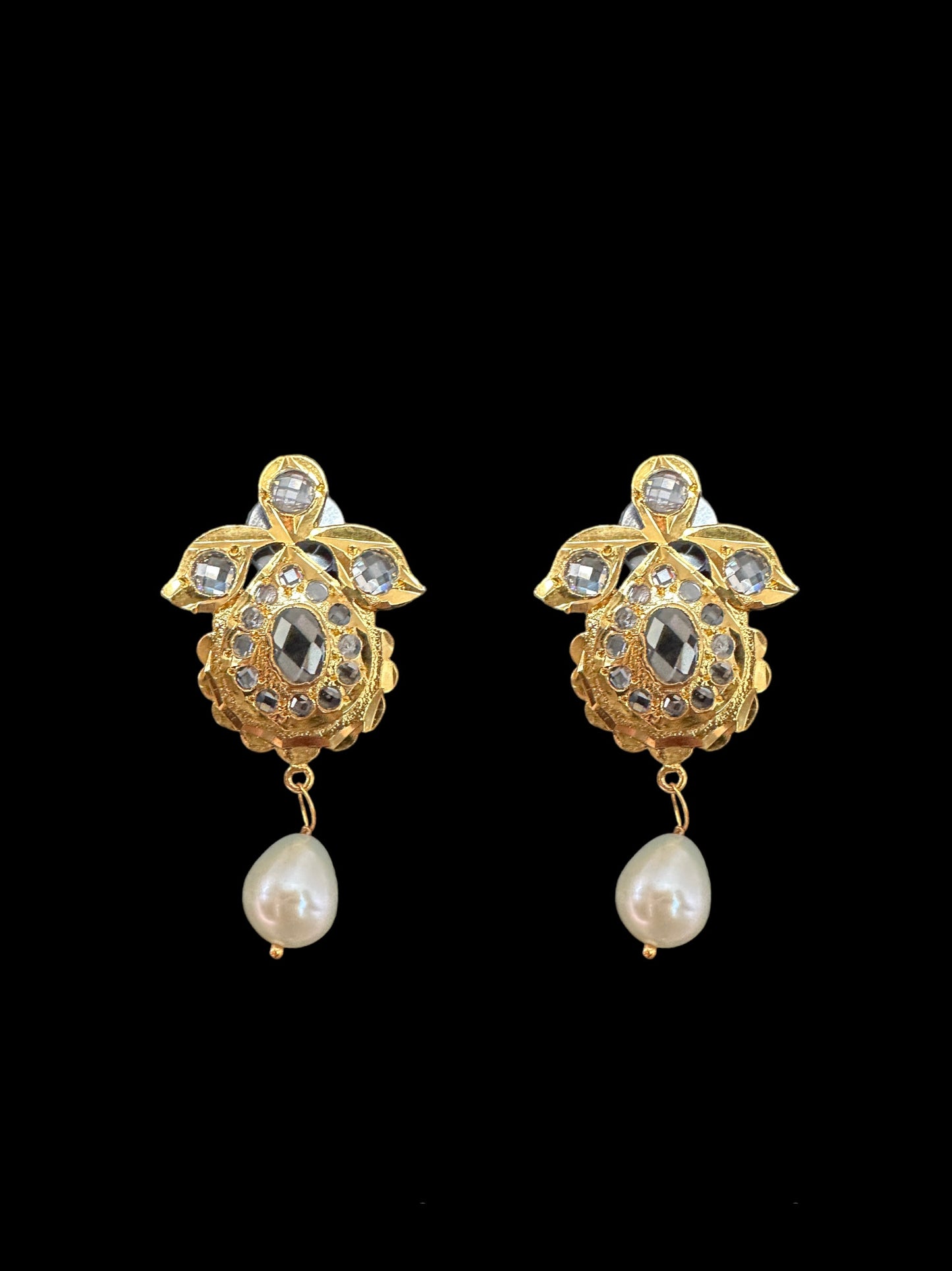 PS398 Zeenat jugni set in fresh water pearls ( SHIPS IN 4 WEEKS )