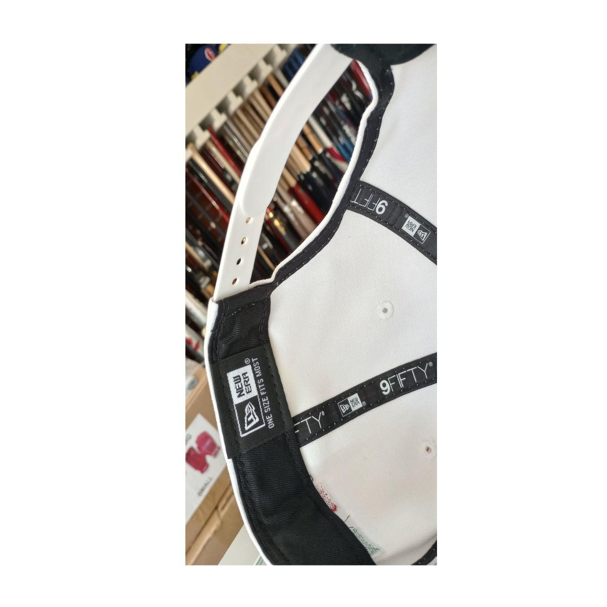 Embroidered Shield and flag SnapBack Mexico New Era White Hat