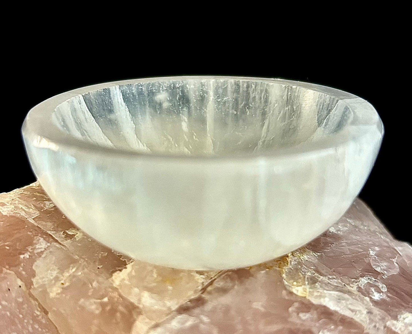 Natural Selenite Charging Bowl – Crystal Cleansing & Energy Balancing