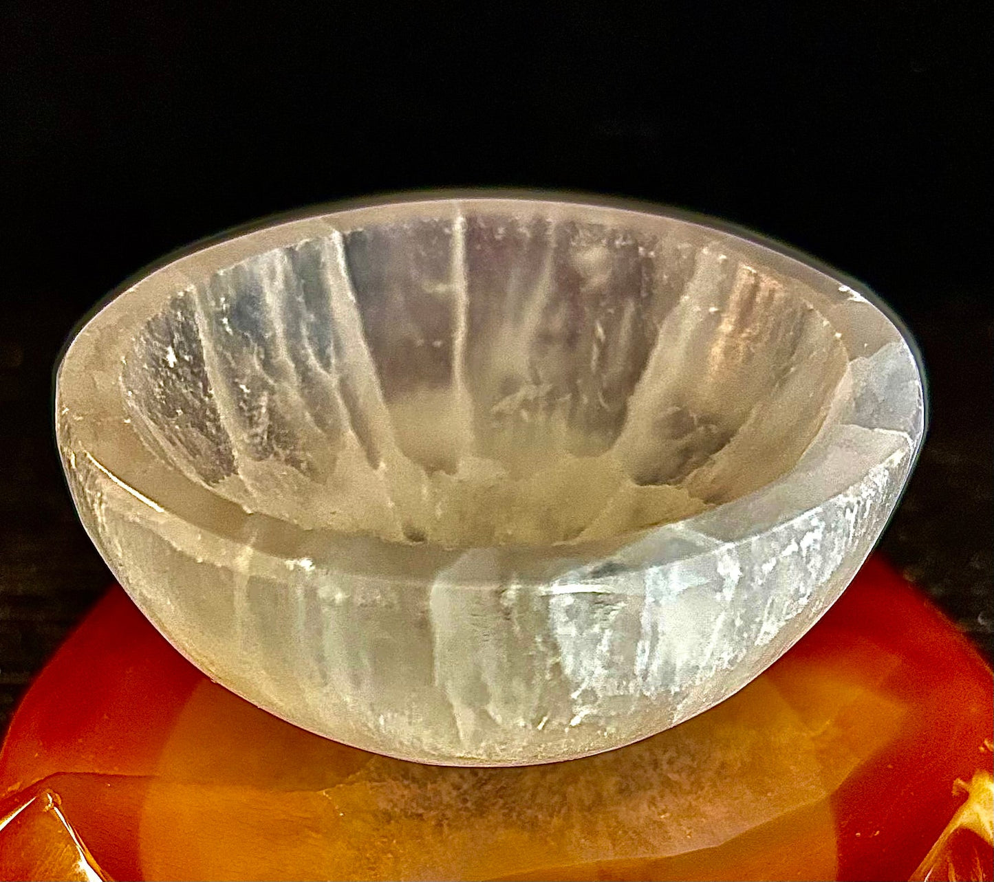 Natural Selenite Charging Bowl – Crystal Cleansing & Energy Balancing