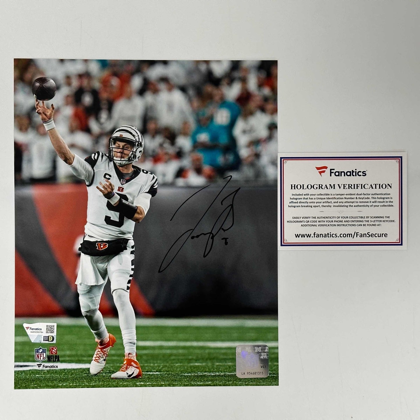 Autographed/Signed Joe Burrow Cincinnati Bengals 8x10 Football Photo Fanatics COA #2