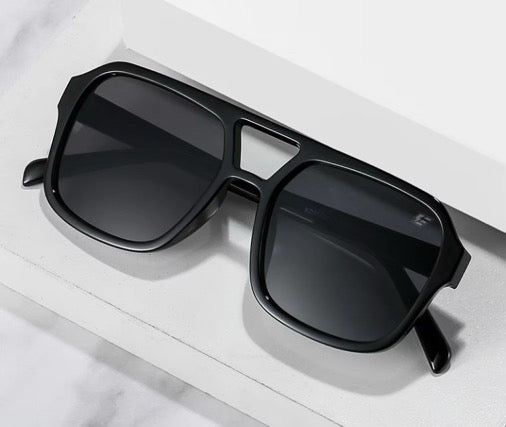 Retro Avi. Gloss Black/Smoked