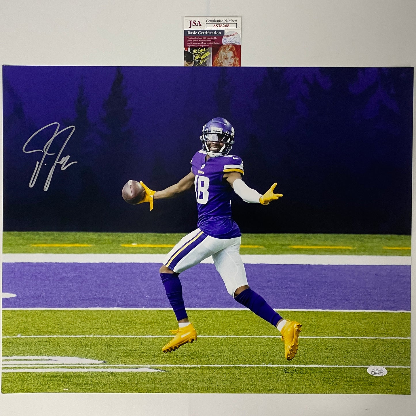 Autographed/Signed Justin Jefferson Minnesota Vikings 16x20 Football Photo JSA COA