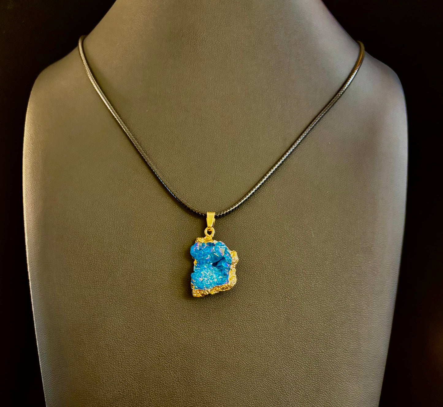 Asymmetrical Natural Crystal Agate Geode Pendant Necklace – Raw Beauty, Vibrant Energy