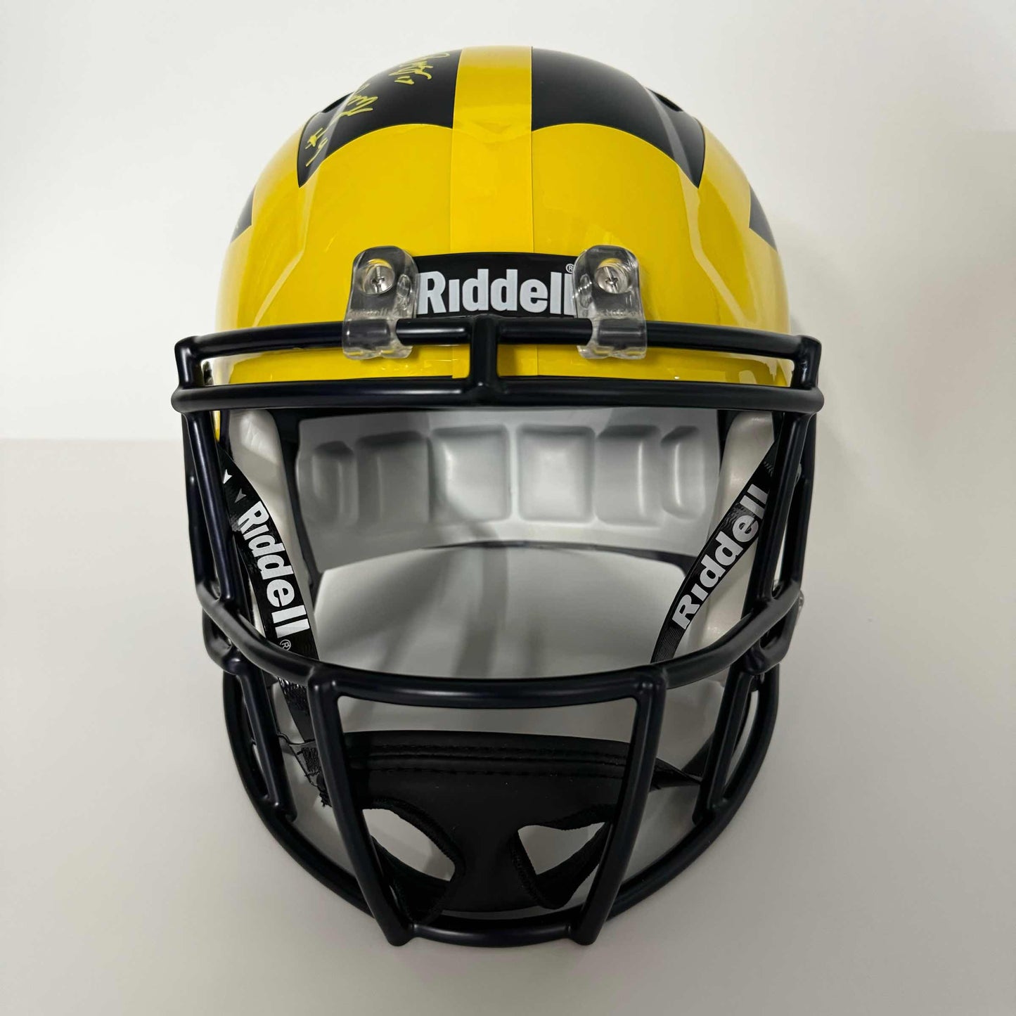 Autographed/Signed 2023 Michigan Wolverines Full-Size Speed Helmet Team-Signed by (18) with J.J. McCarthy, Blake Corum, Roman Wilson, Colston Loveland Beckett BAS COA