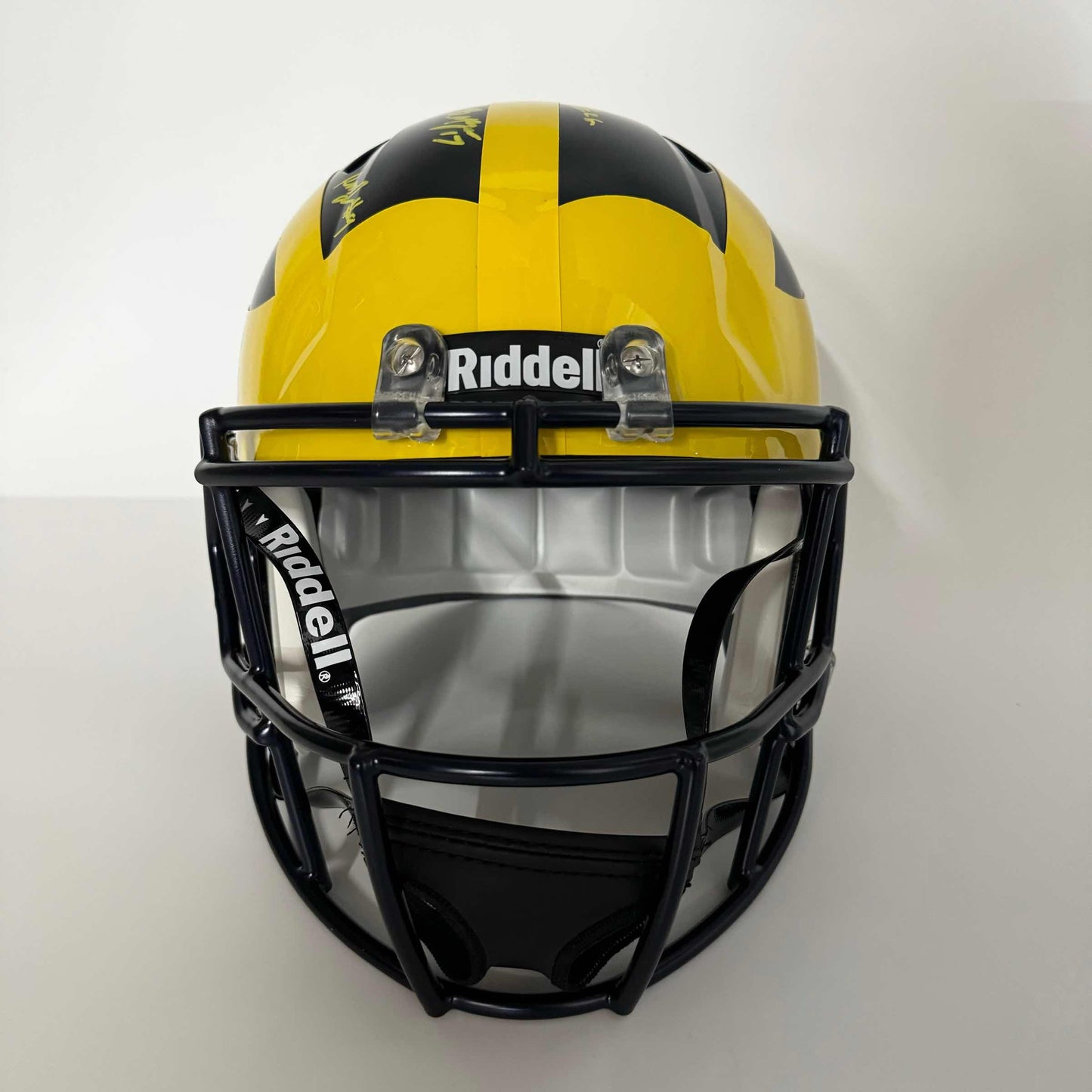 Autographed/Signed 2023 Michigan Wolverines Full-Size Speed Helmet Team-Signed by (19) with J.J. McCarthy, Blake Corum, Roman Wilson, Colston Loveland Beckett BAS COA