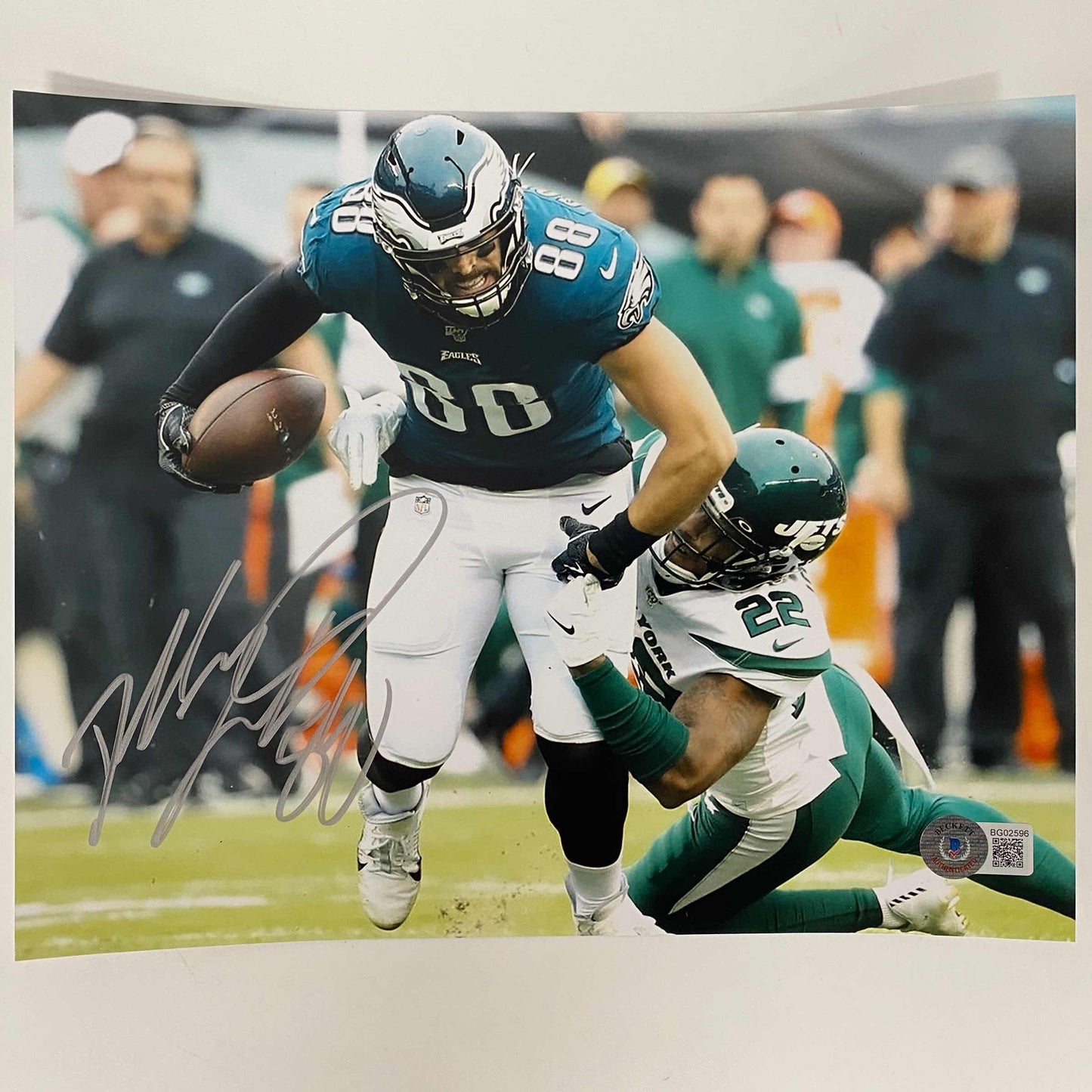 Autographed/Signed Dallas Goedert Philadelphia Eagles 8x10 Football Photo Beckett BAS COA