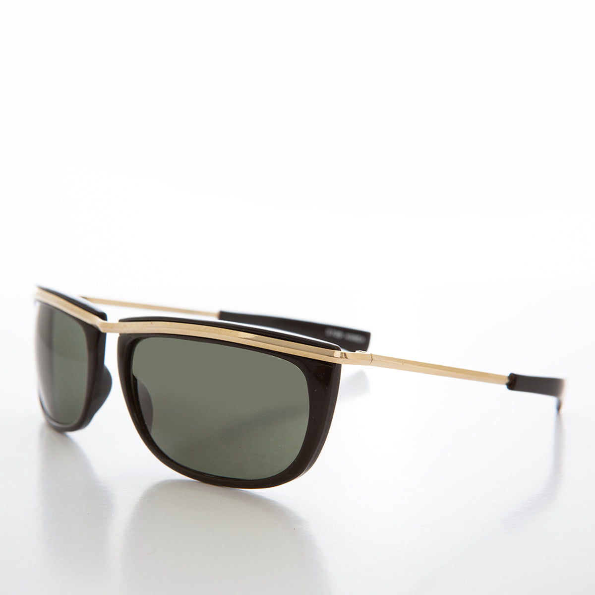 Sporty Gold Frame 90s Aviator Sunglass - Jenner