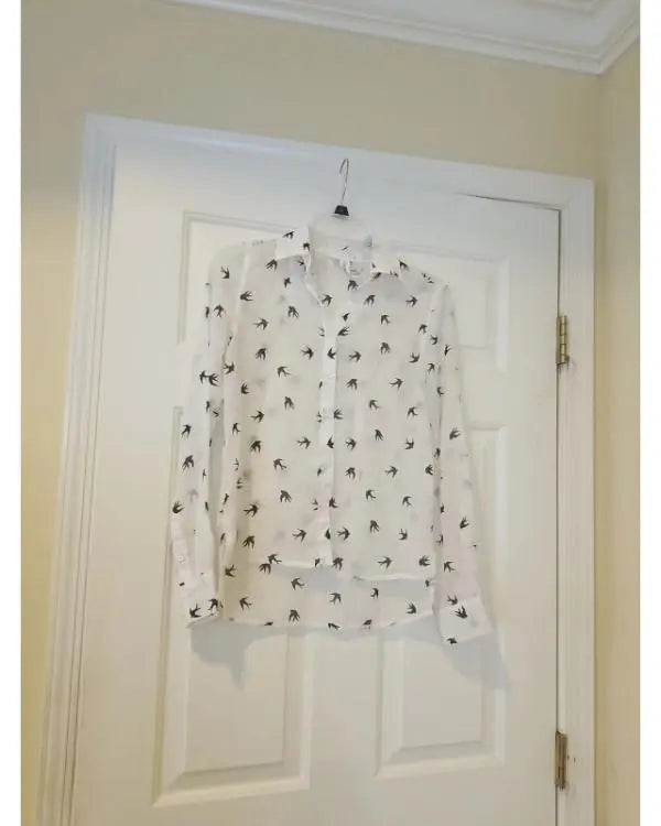 Leverage S05 Beth Riesgraf Black Birds Print Blouse
