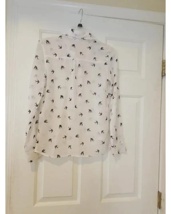 Leverage S05 Beth Riesgraf Black Birds Print Blouse