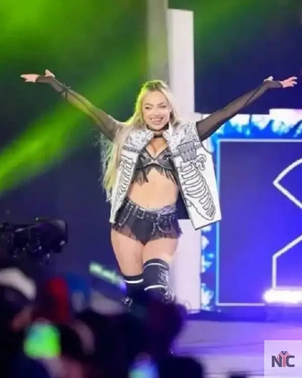 Liv Morgan Daddy dom Vest