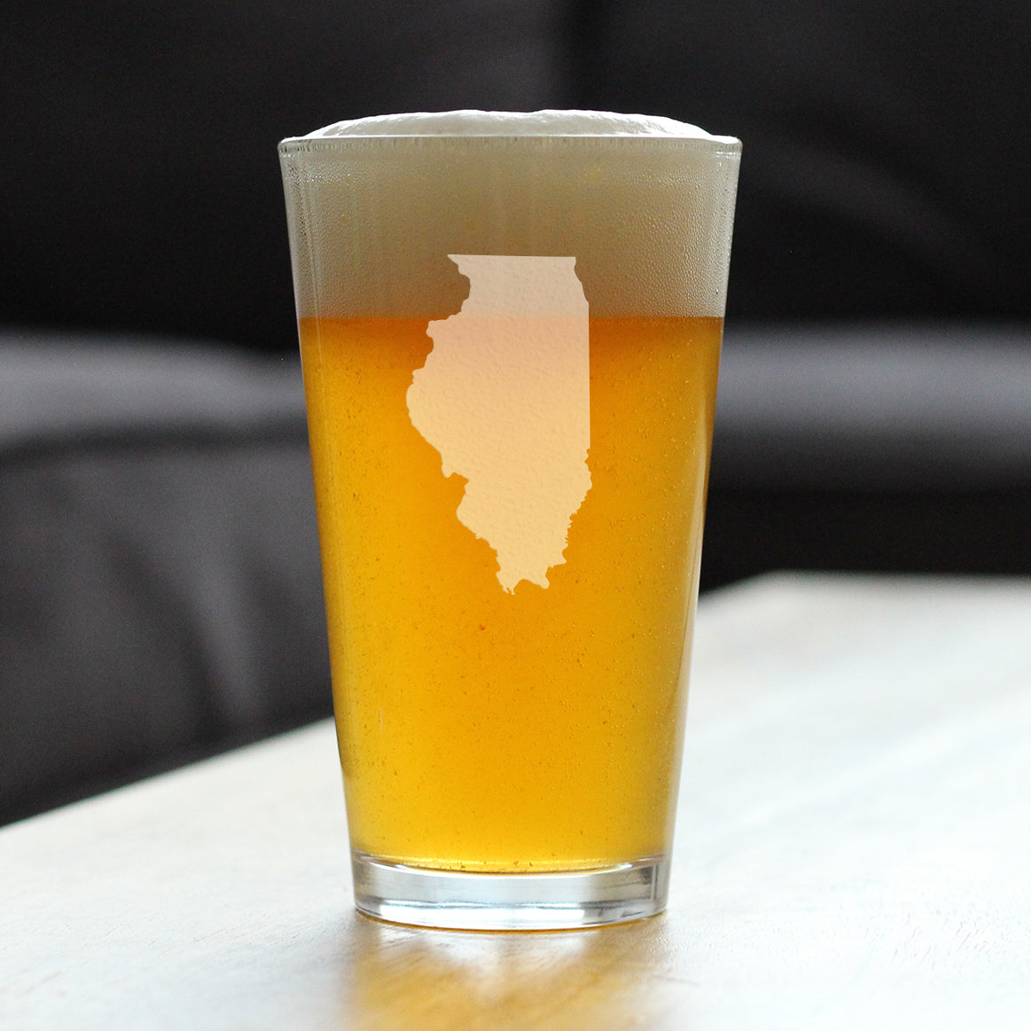Illinois State Outline Pint Glass for Beer - State Themed Drinking Decor and Gifts for Illinoisan Women & Men - 16 Oz Glasses