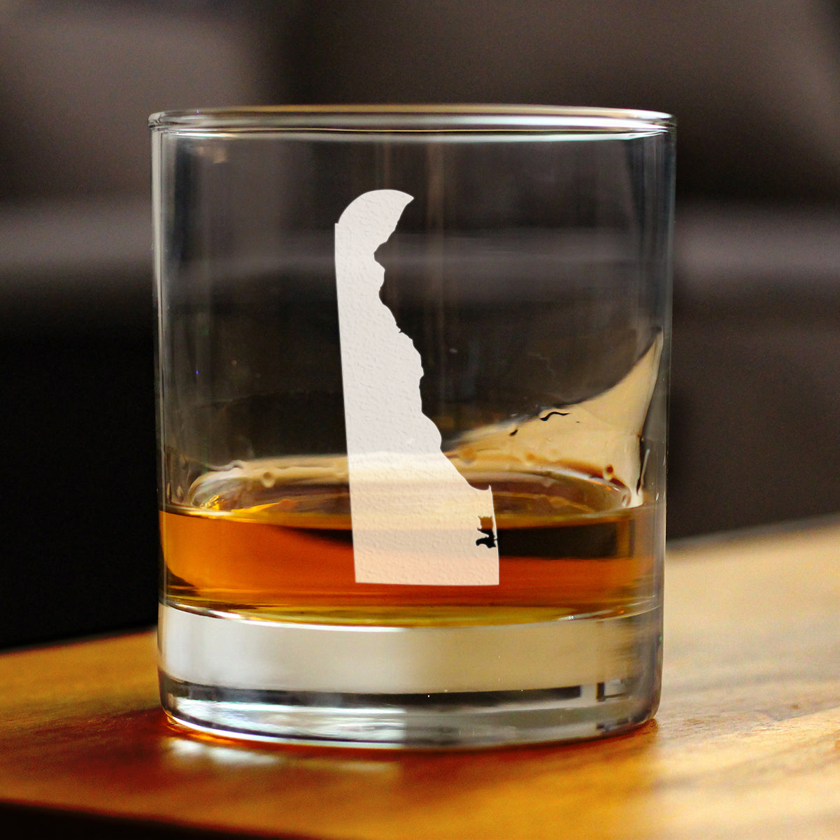 Delaware State Outline Whiskey Rocks Glass - State Themed Drinking Decor and Gifts for Delawarean Women & Men - 10.25 Oz Whisky Tumbler Glasses