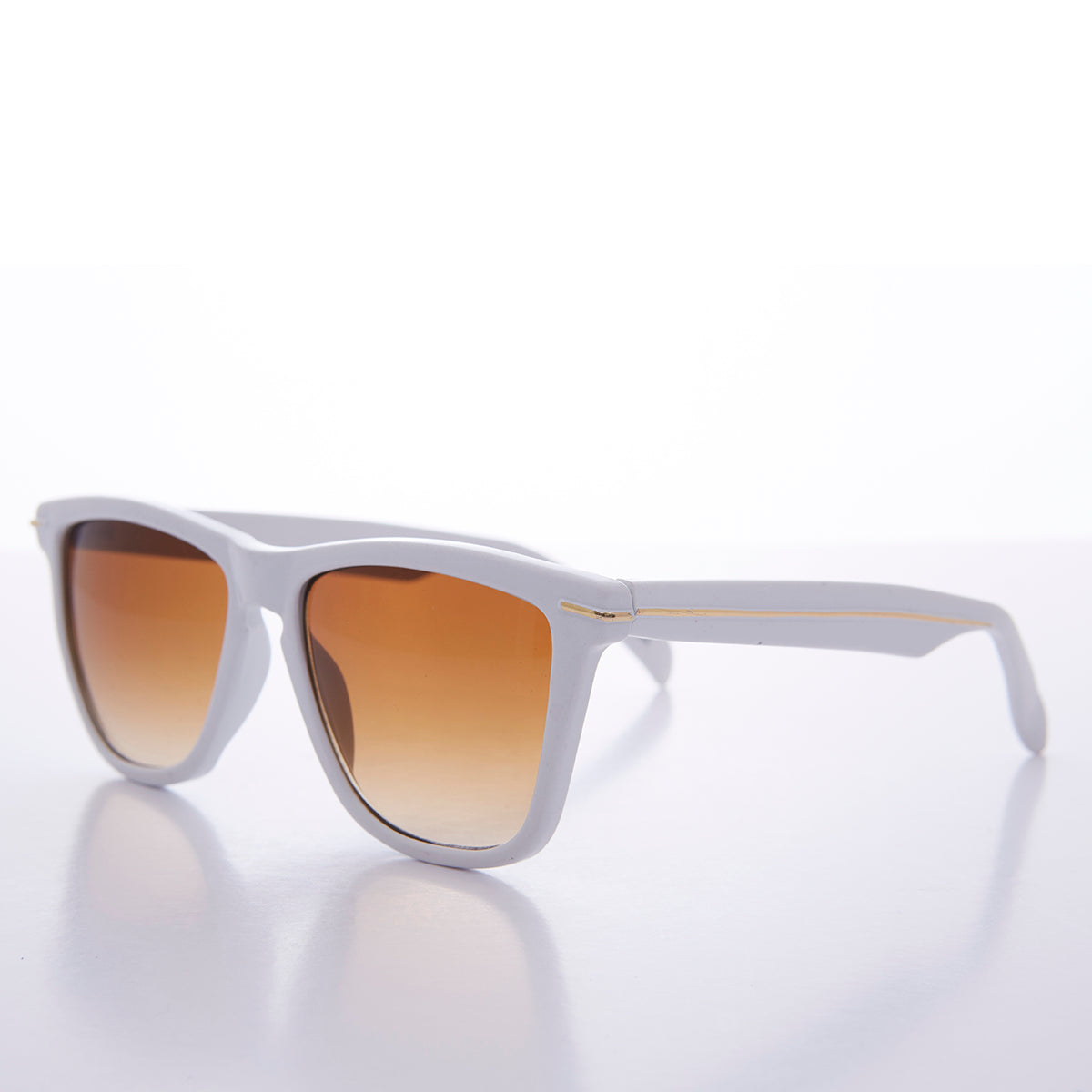 Sporty Horn Rim Hipster Vintage Sunglass - Trent