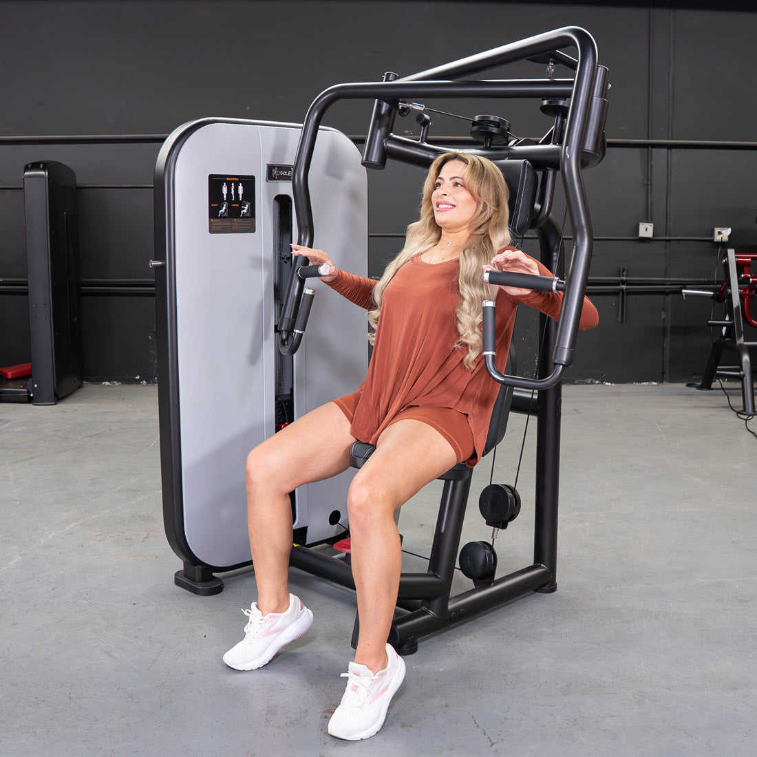 Vogue Chest Press by Muscle D Fitness – Iso-Lateral Convergent Machine