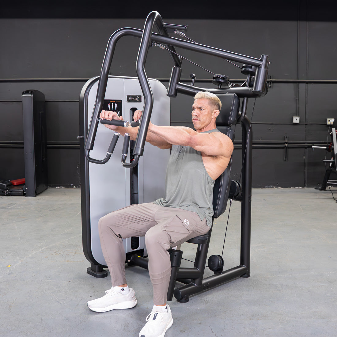 Vogue Chest Press by Muscle D Fitness – Iso-Lateral Convergent Machine