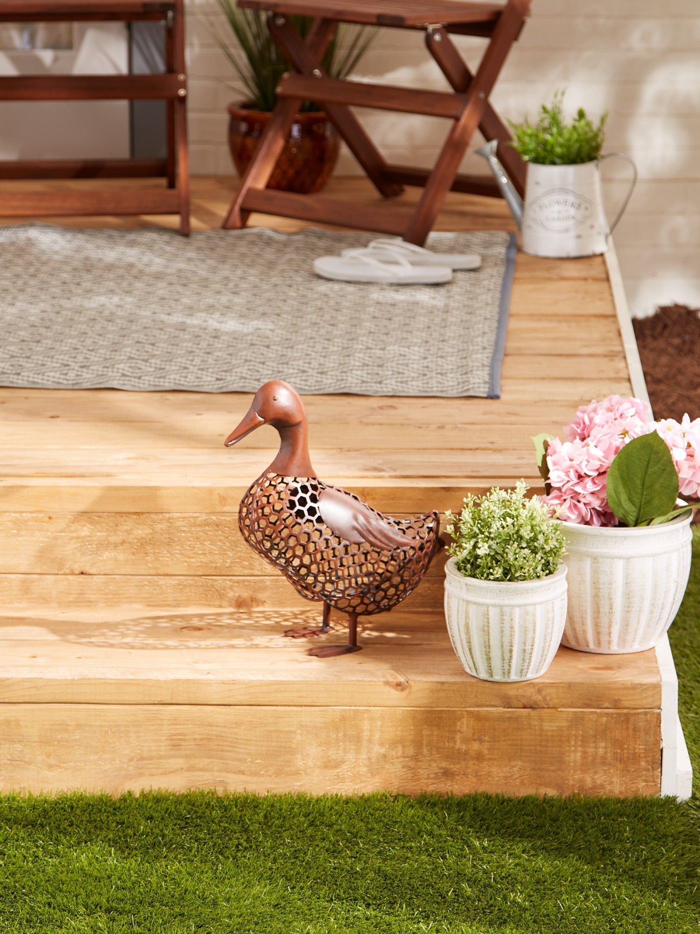 CHICKEN WIRE DUCK SCULPTURE