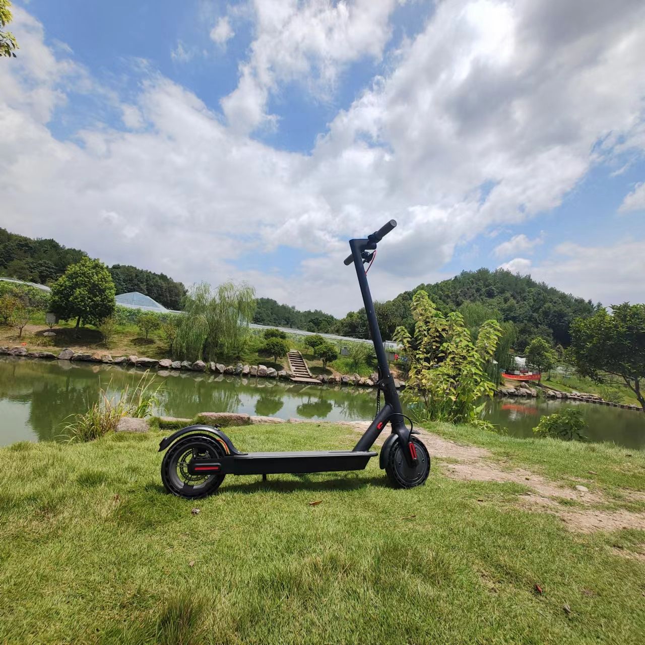 Adult Electric Scooter Folding hoverboard Tires 8.5-inch Speed 35KM/H 350W 36V10.4AH J-03 motorized scooter