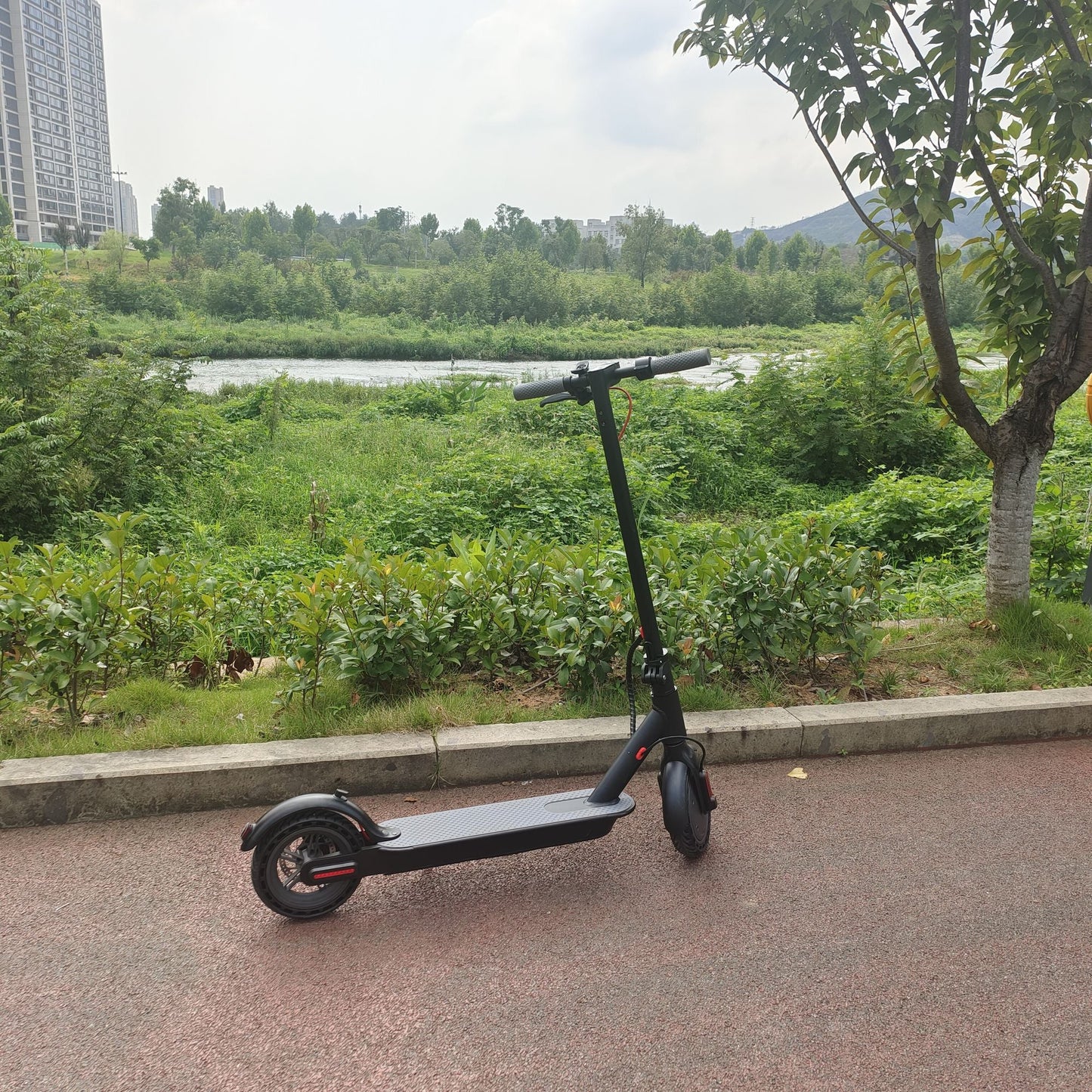 Adult Electric Scooter Folding hoverboard Tires 8.5-inch Speed 35KM/H 350W 36V10.4AH J-03 motorized scooter