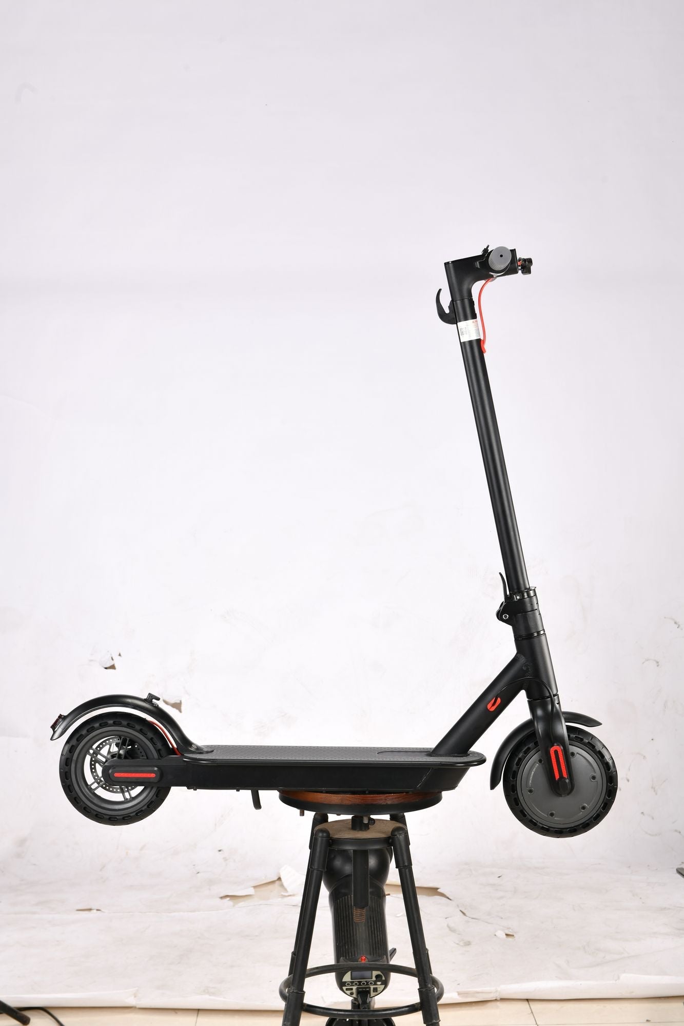 Adult Electric Scooter Folding hoverboard Tires 8.5-inch Speed 35KM/H 350W 36V10.4AH J-03 motorized scooter