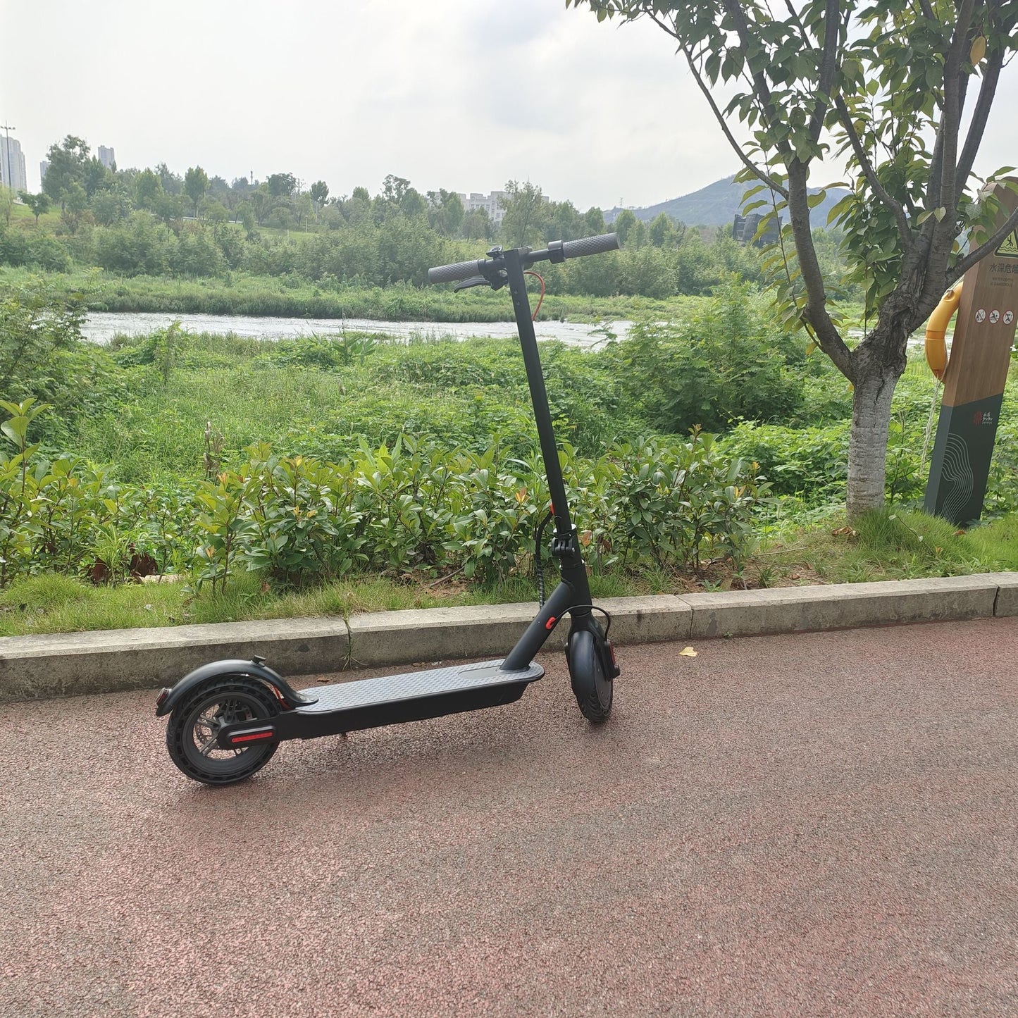 Adult Electric Scooter Folding hoverboard Tires 8.5-inch Speed 35KM/H 350W 36V10.4AH J-03 motorized scooter