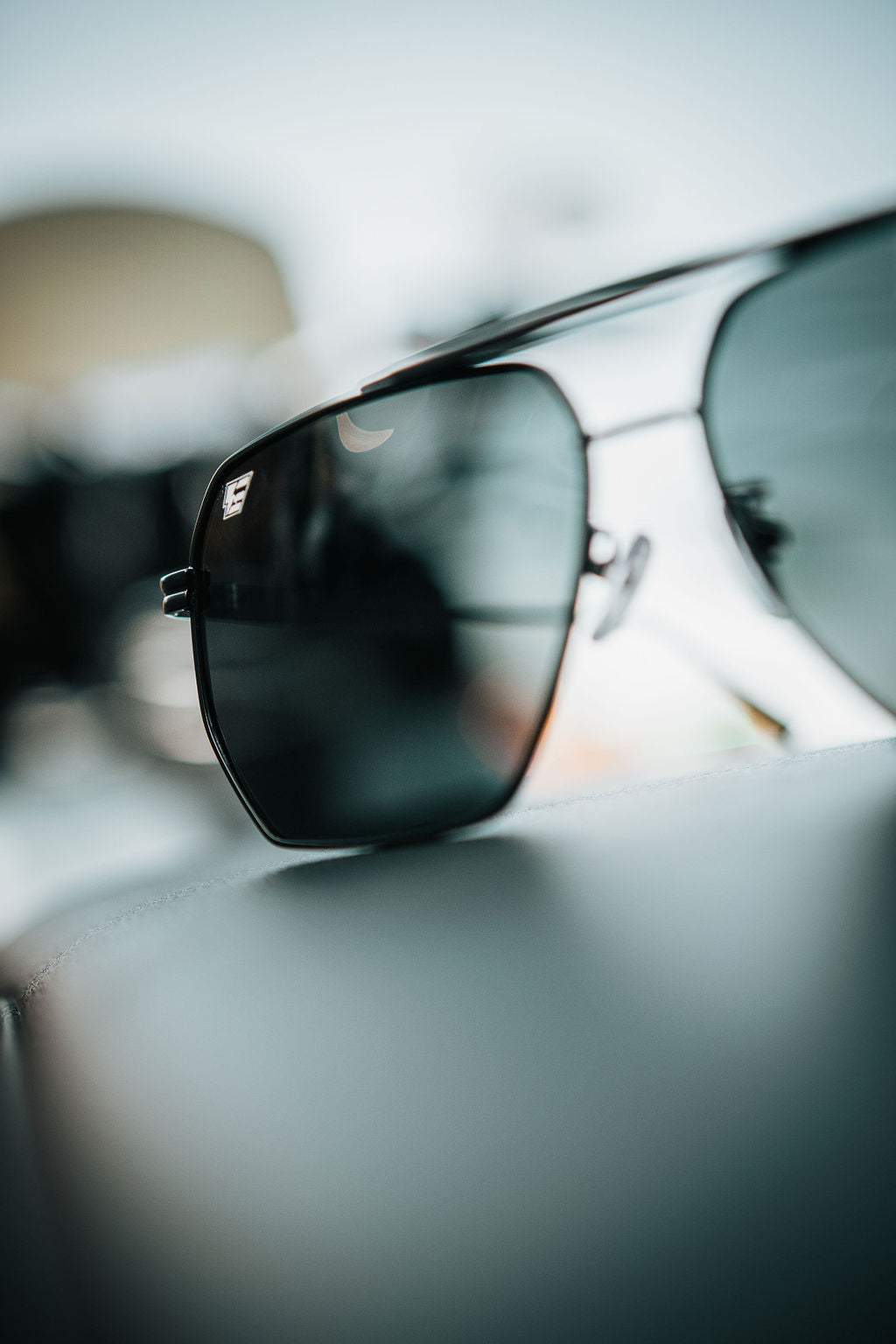 The Edge. Black/Black