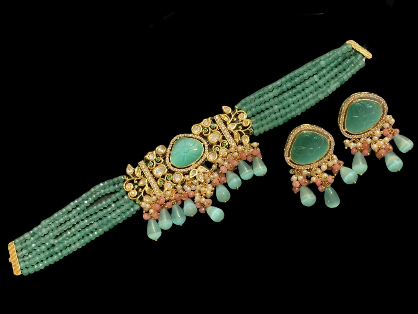 C44 Sidra choker in mint ( READY TO SHIP) )