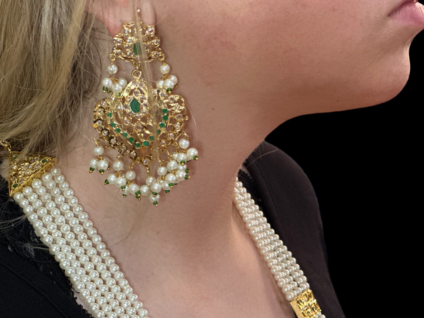 DLN17 Leah necklace in pearls and emerald (SHIPS IN 4 WEEKS )