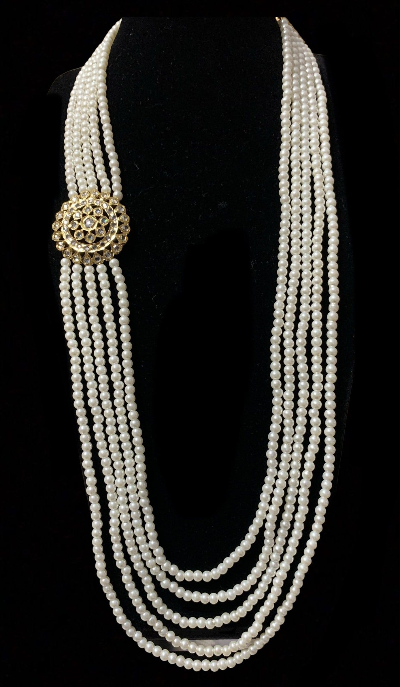 NS229 Brooch necklace in shell pearls ( READY TO SHIP )