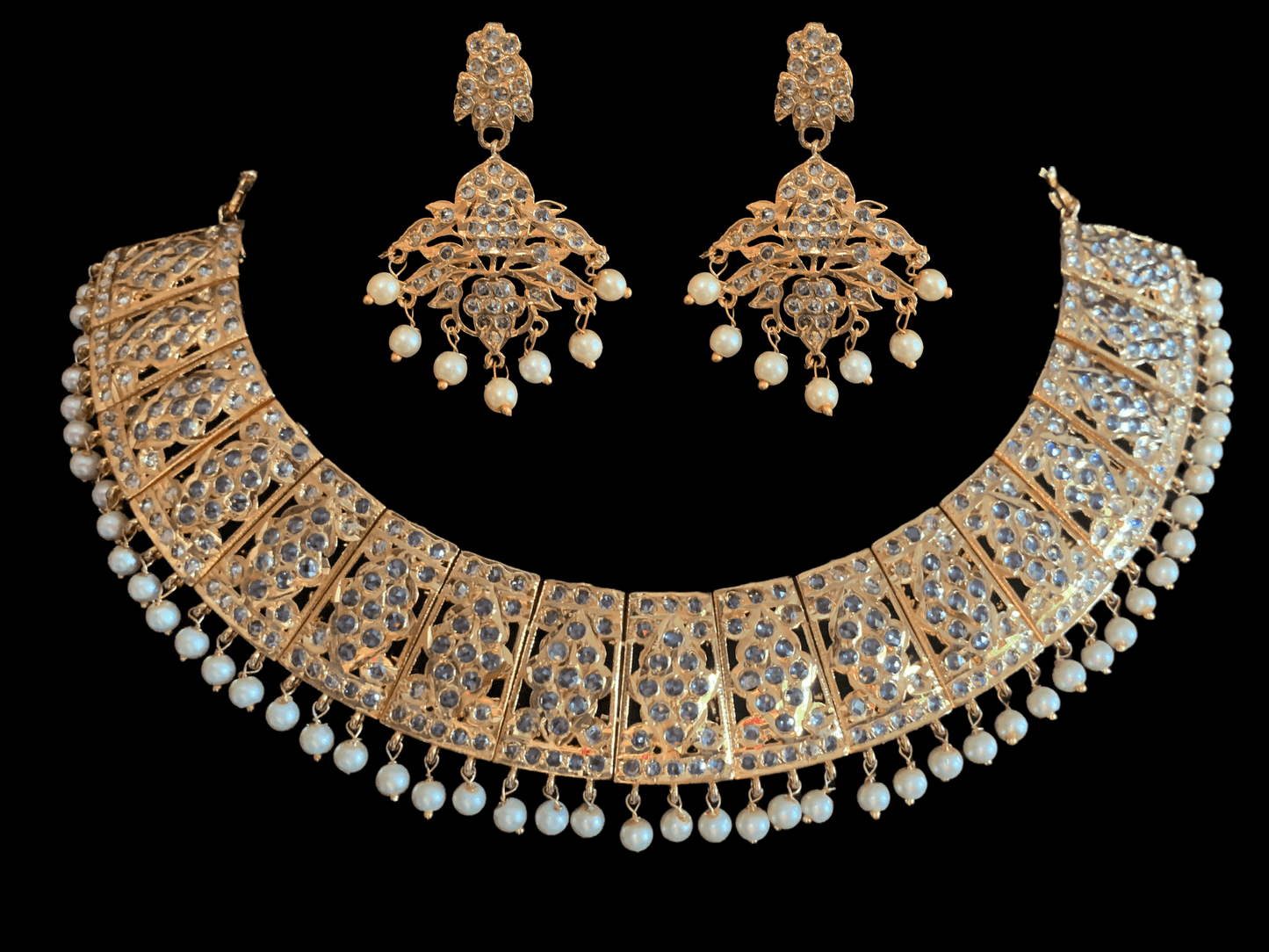NS57 Zoya necklace set in shell pearls (READY TO SHIP)