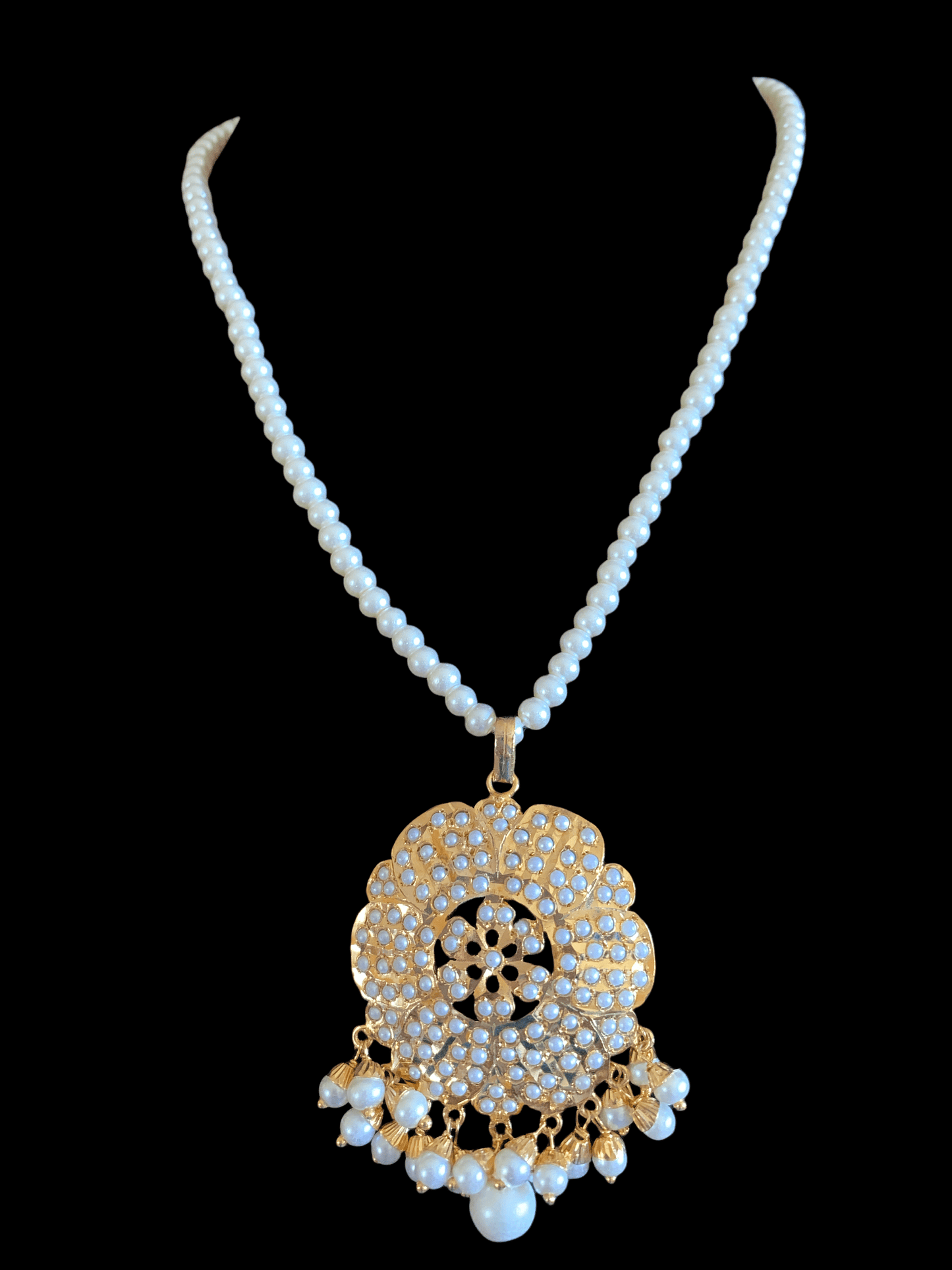 PS380 Maira pendant set in pearls ( READY TO SHIP)