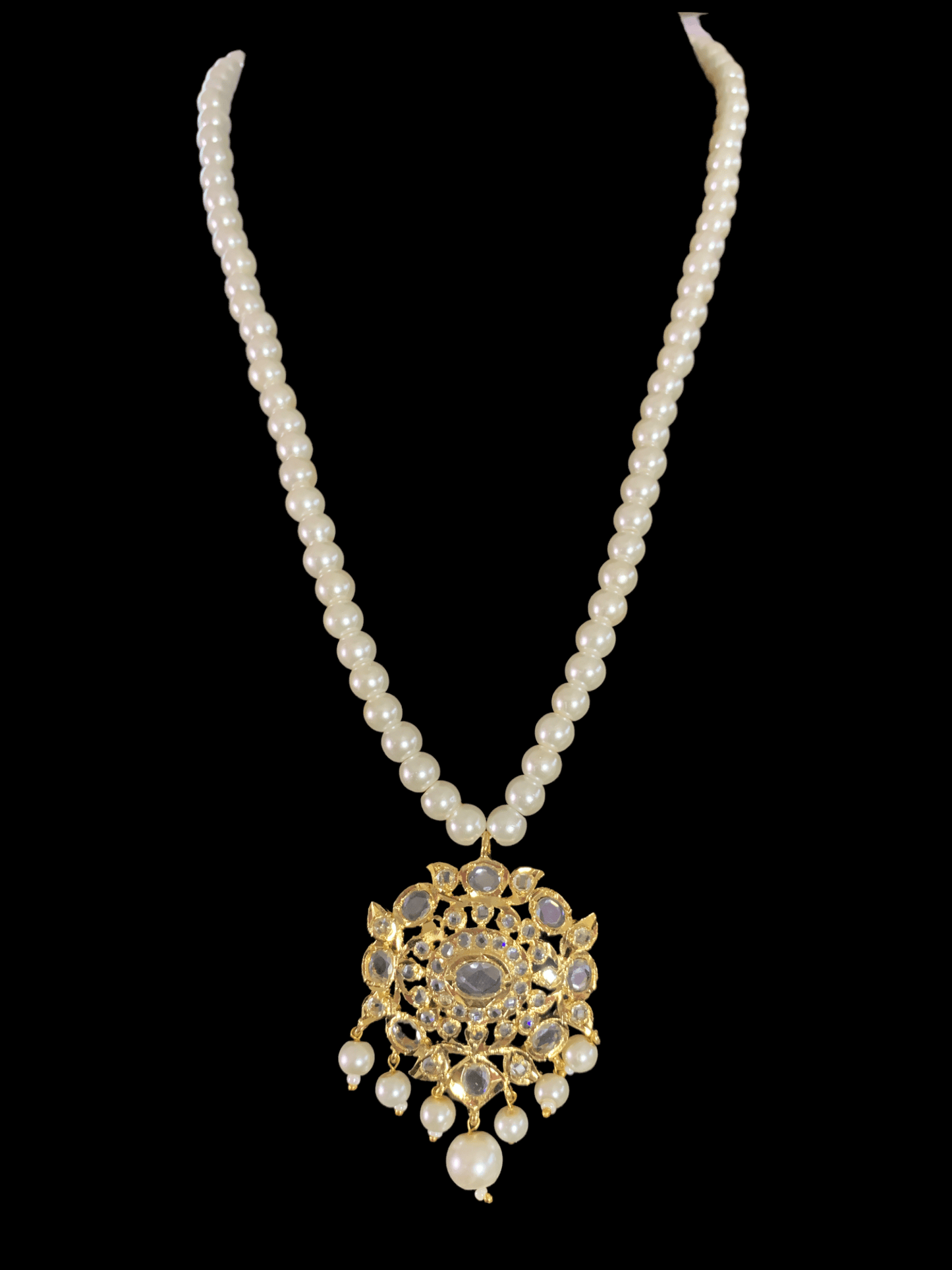 PS111 Ammara pendant set in pearls (SHIPS IN 4 WEEKS )