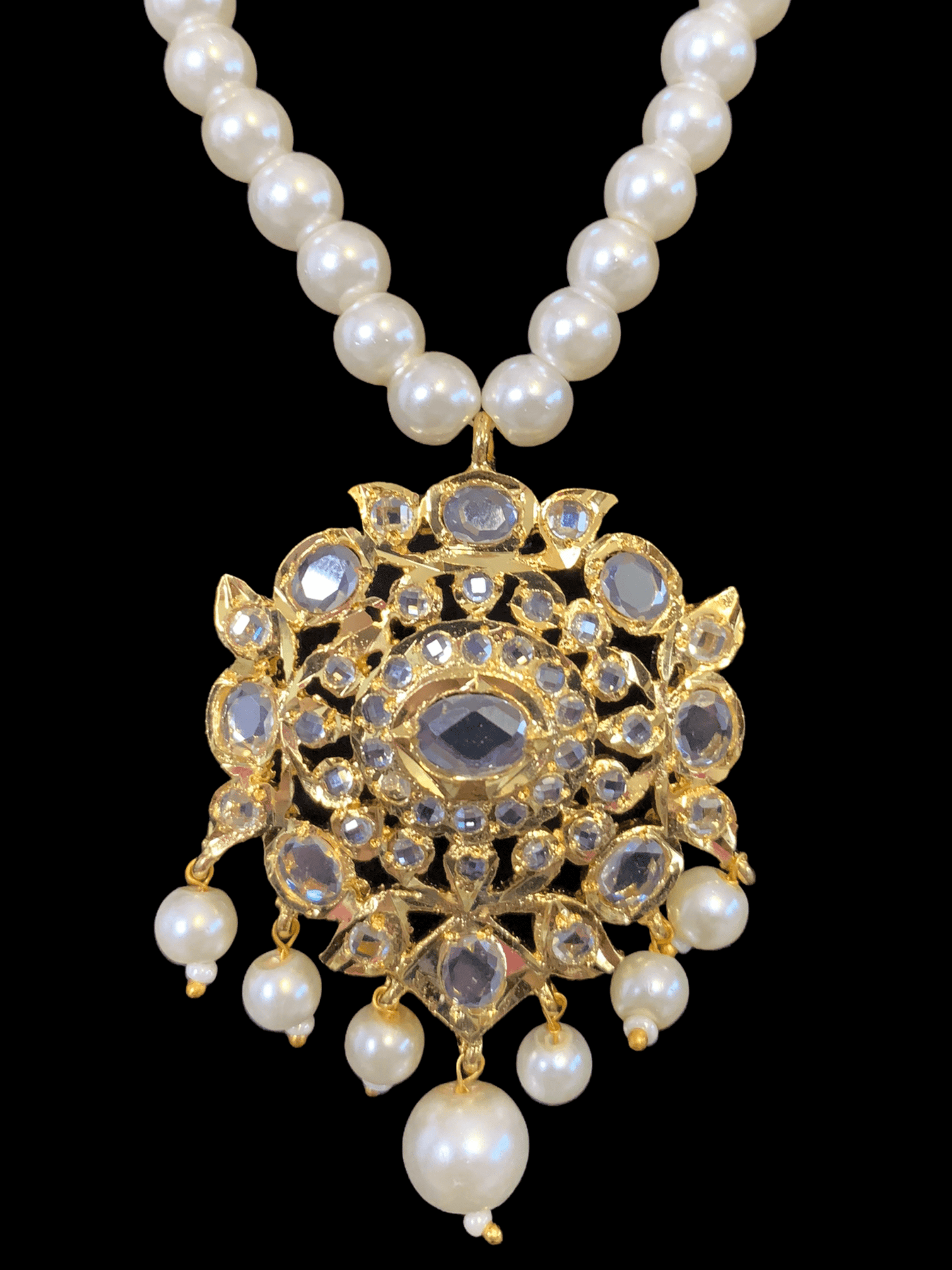 PS111 Ammara pendant set in pearls (SHIPS IN 4 WEEKS )