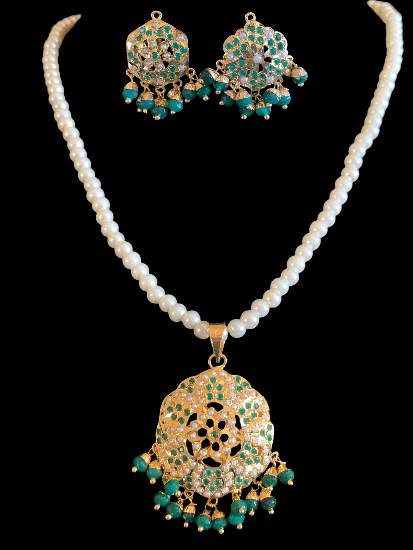 PS480 Naima pendant set in emeralds ( READY TO SHIP)