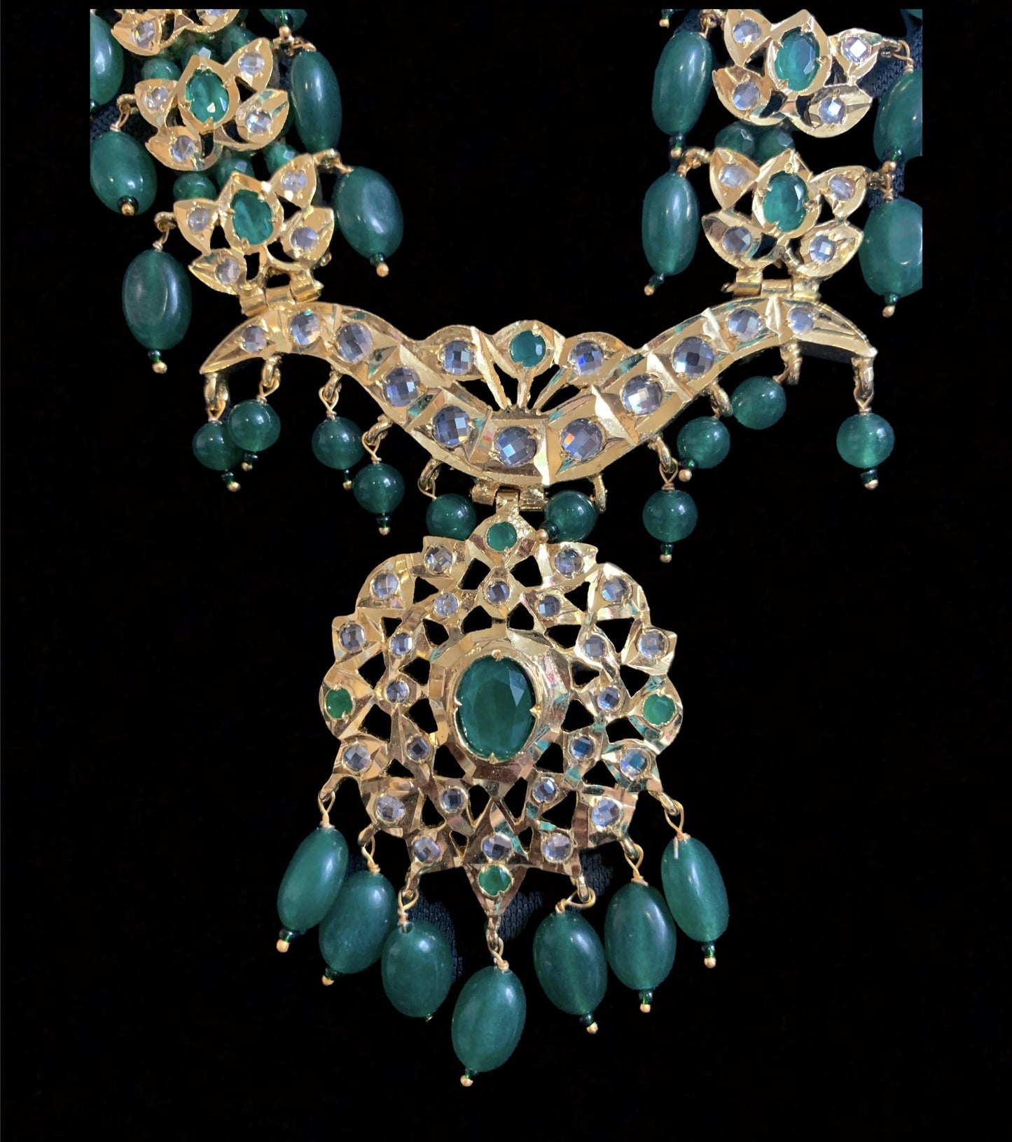 LN43 Asif jaahi haar in green ( SHIPS IN 2 WEEKS )