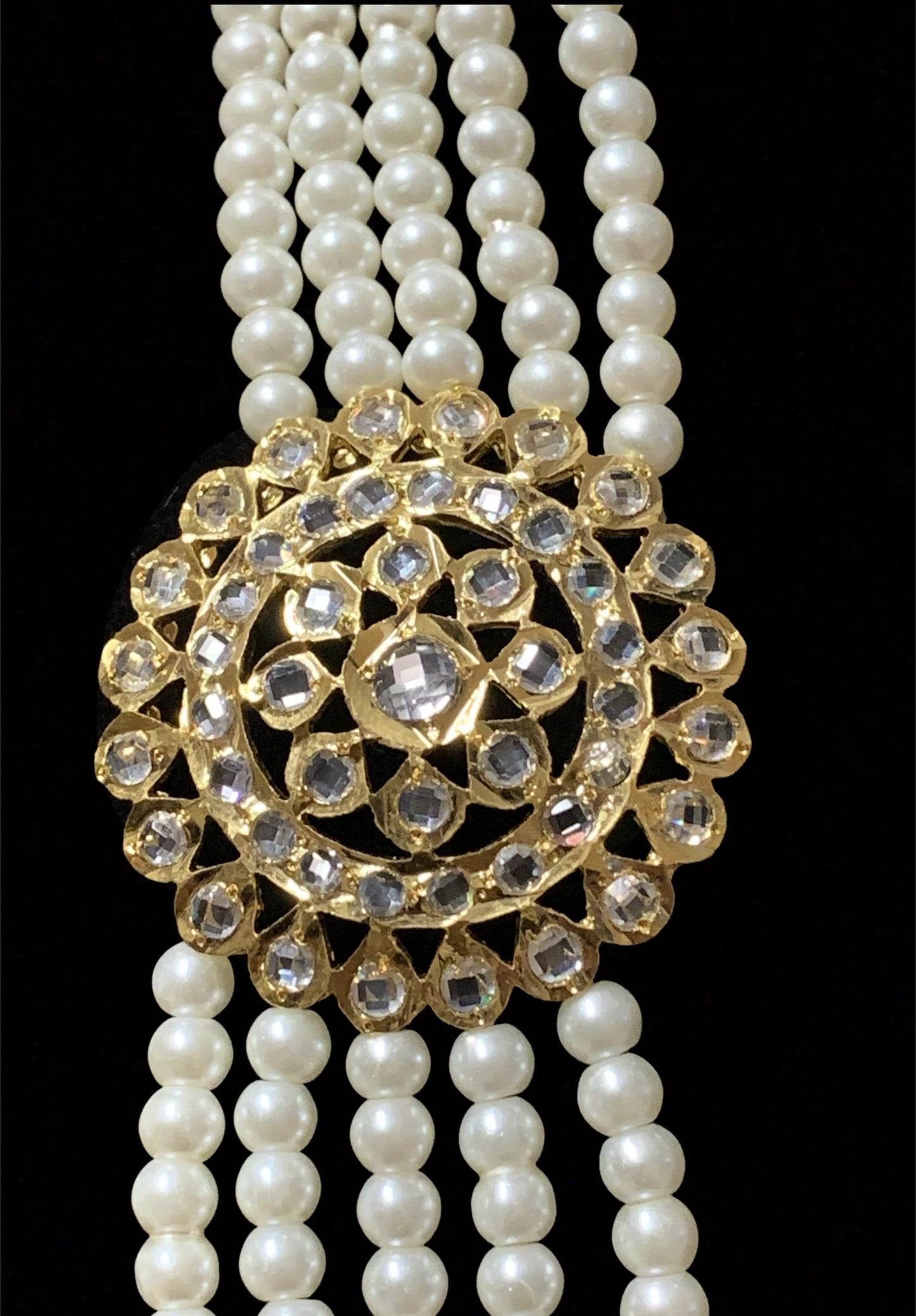 NS229 Brooch necklace in shell pearls ( READY TO SHIP )