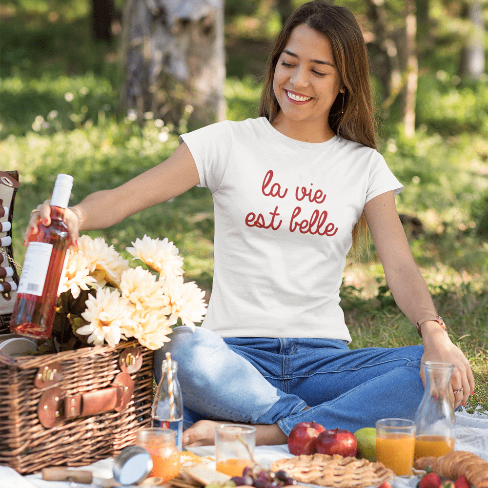 La Vie Est Belle Women's Organic Tee