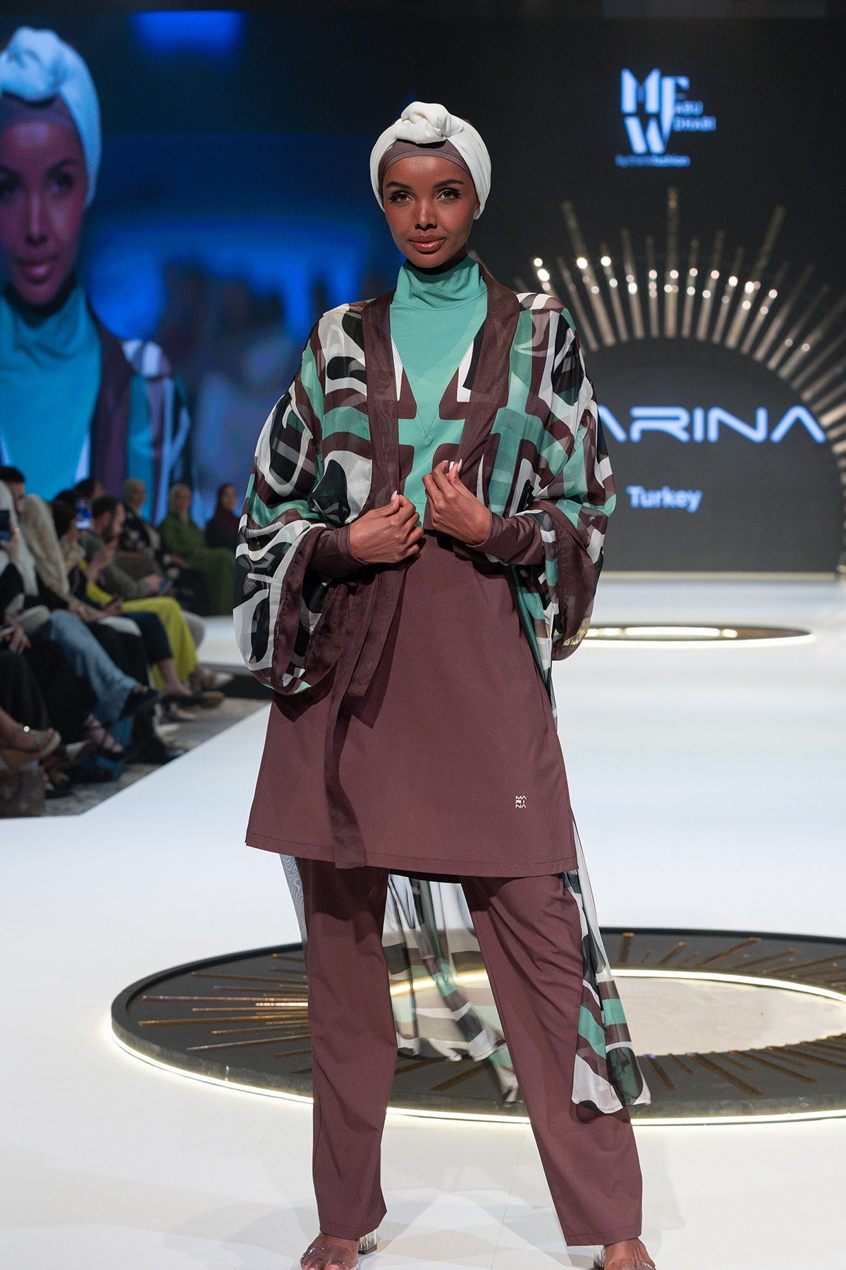 Elegant Black Burkini – Full Coverage Islamic Swimwear Set M2519